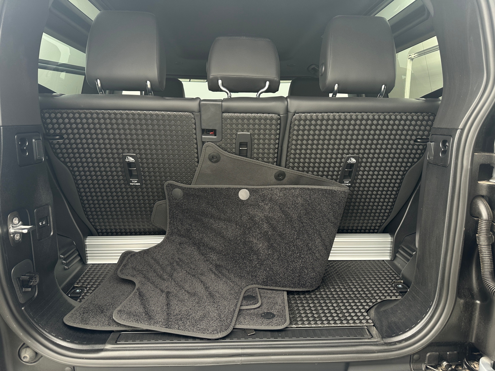 Thumbnail: 2023 Land Rover Defender - 6