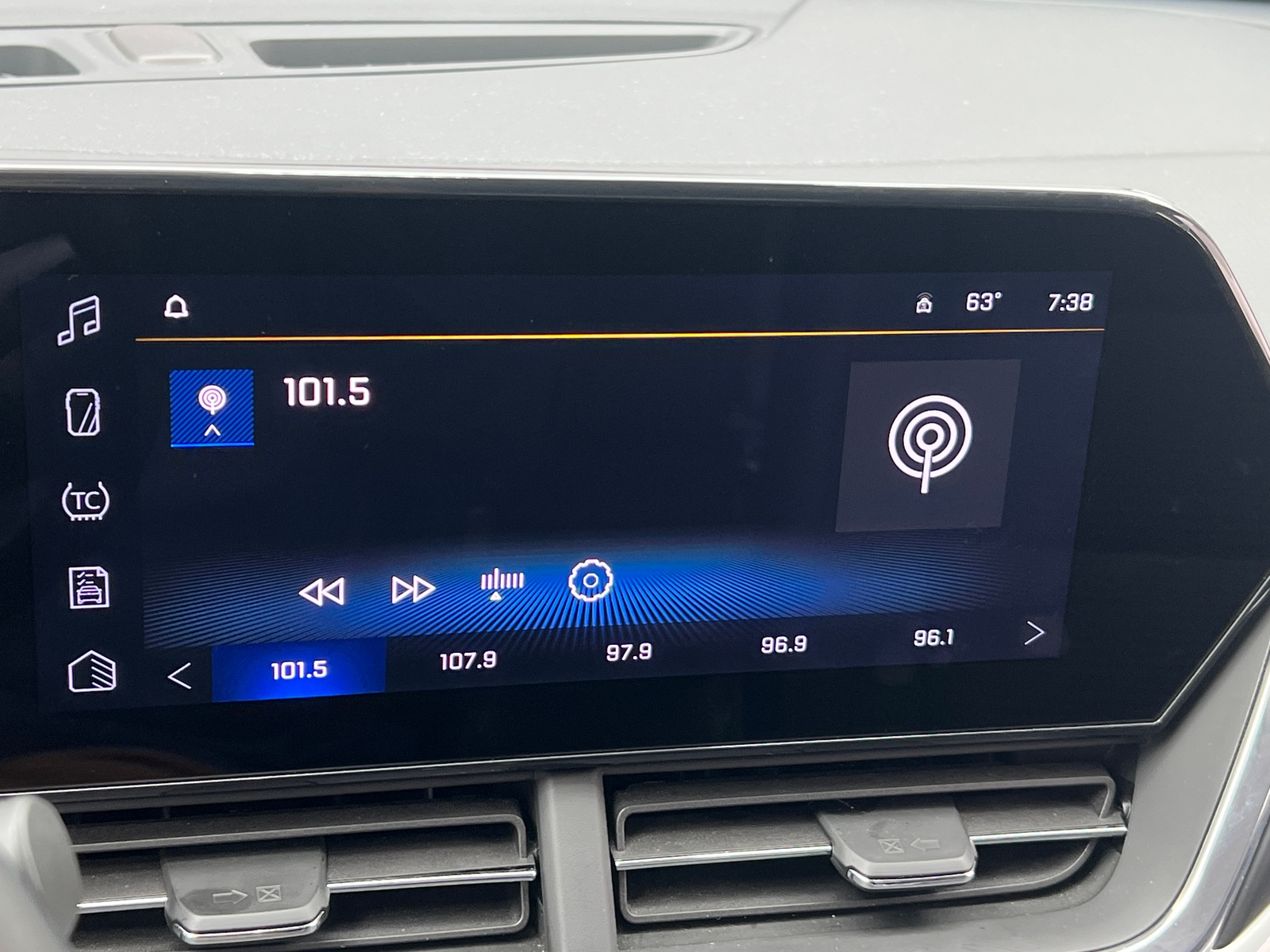 Thumbnail: 2025 Chevrolet Trax - 4