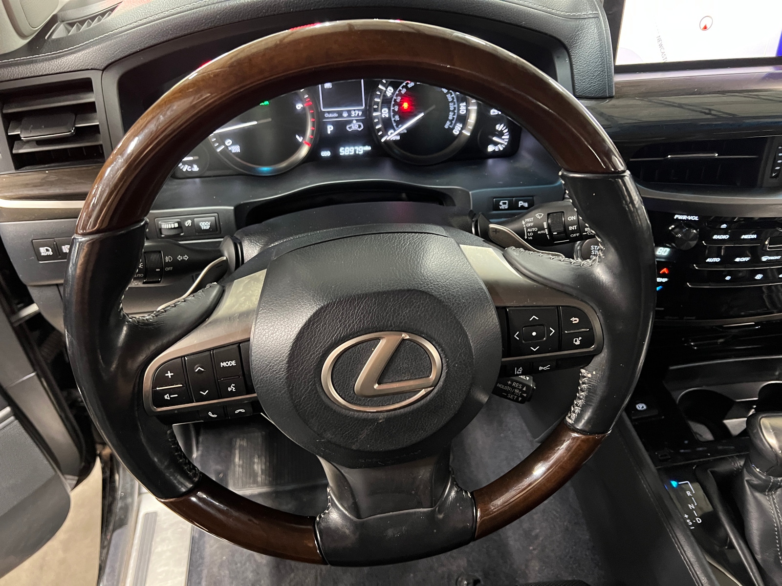 Thumbnail: 2018 Lexus LX - 4