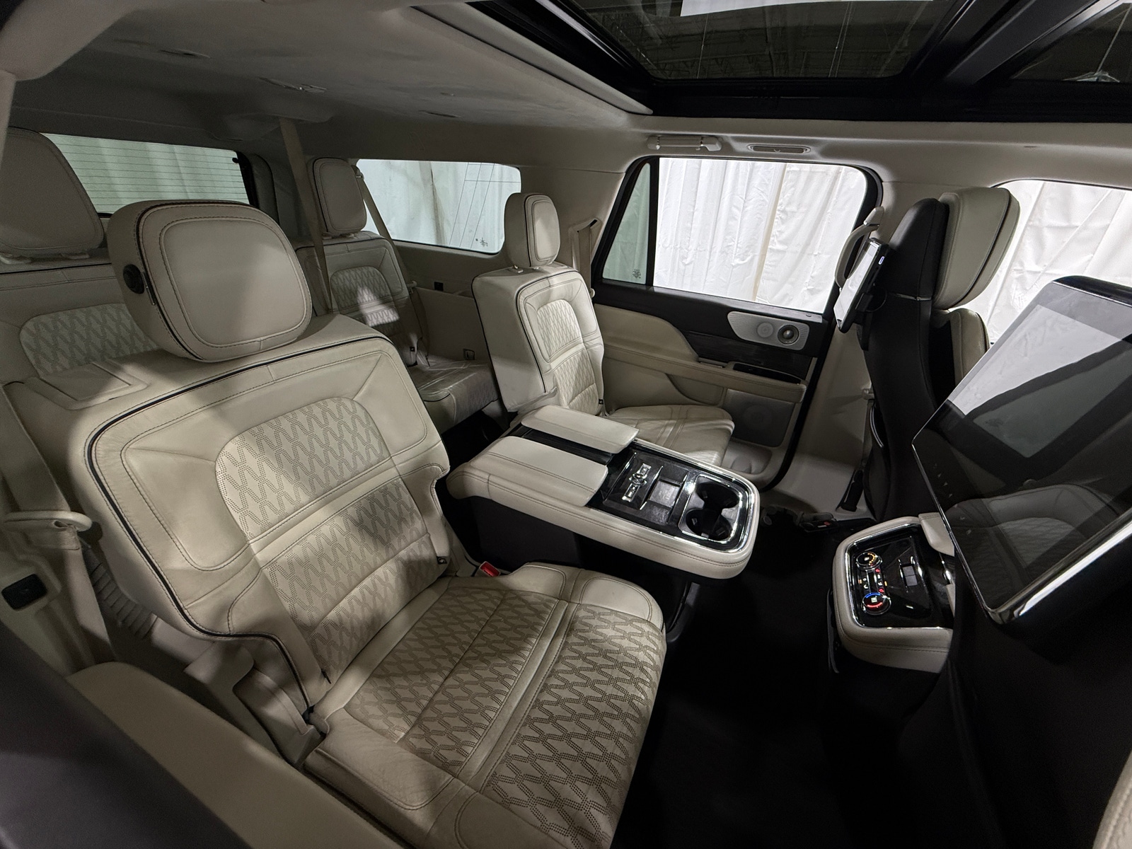 Thumbnail: 2020 Lincoln Navigator L - 5