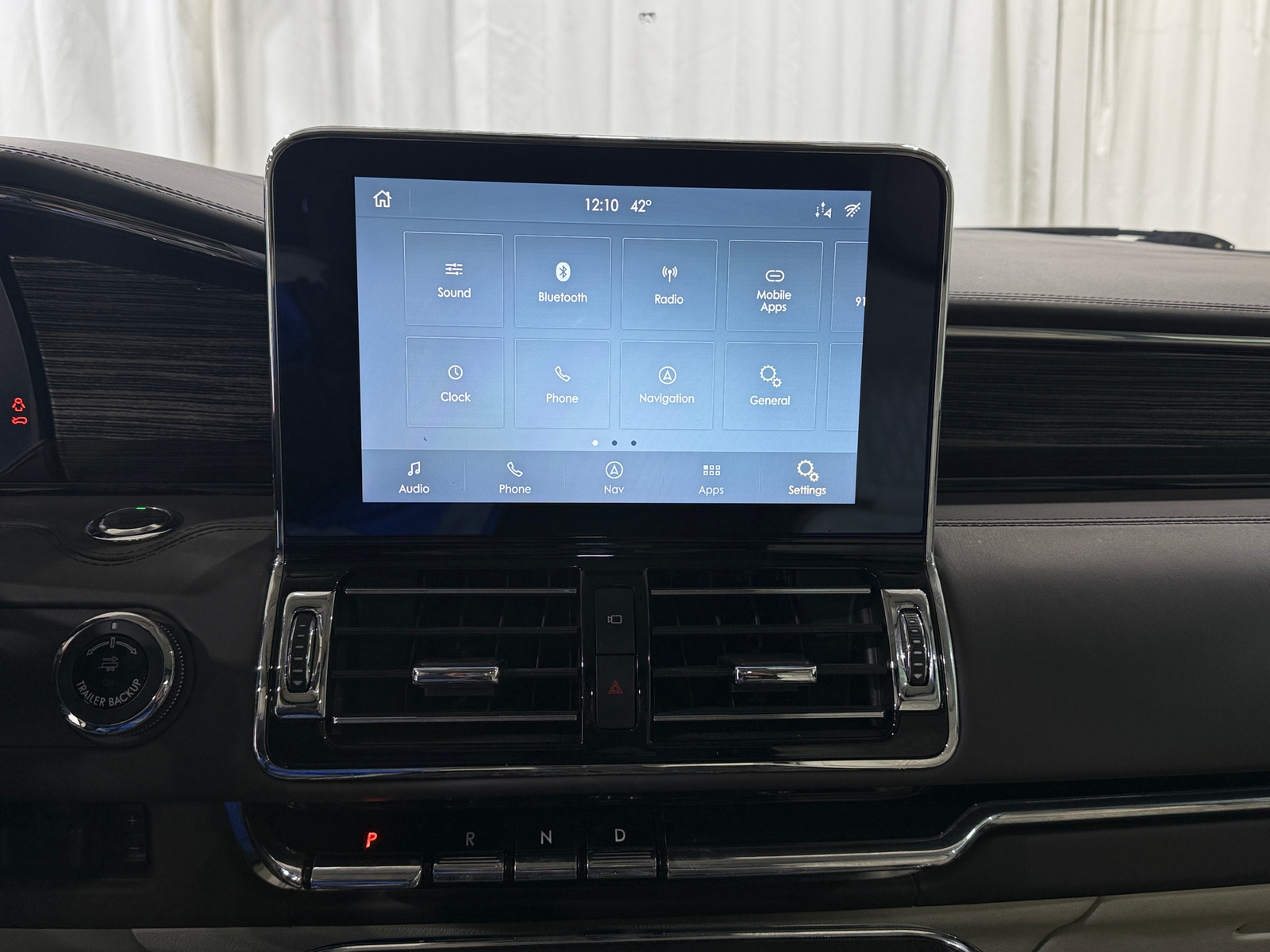 Thumbnail: 2020 Lincoln Navigator L - 3