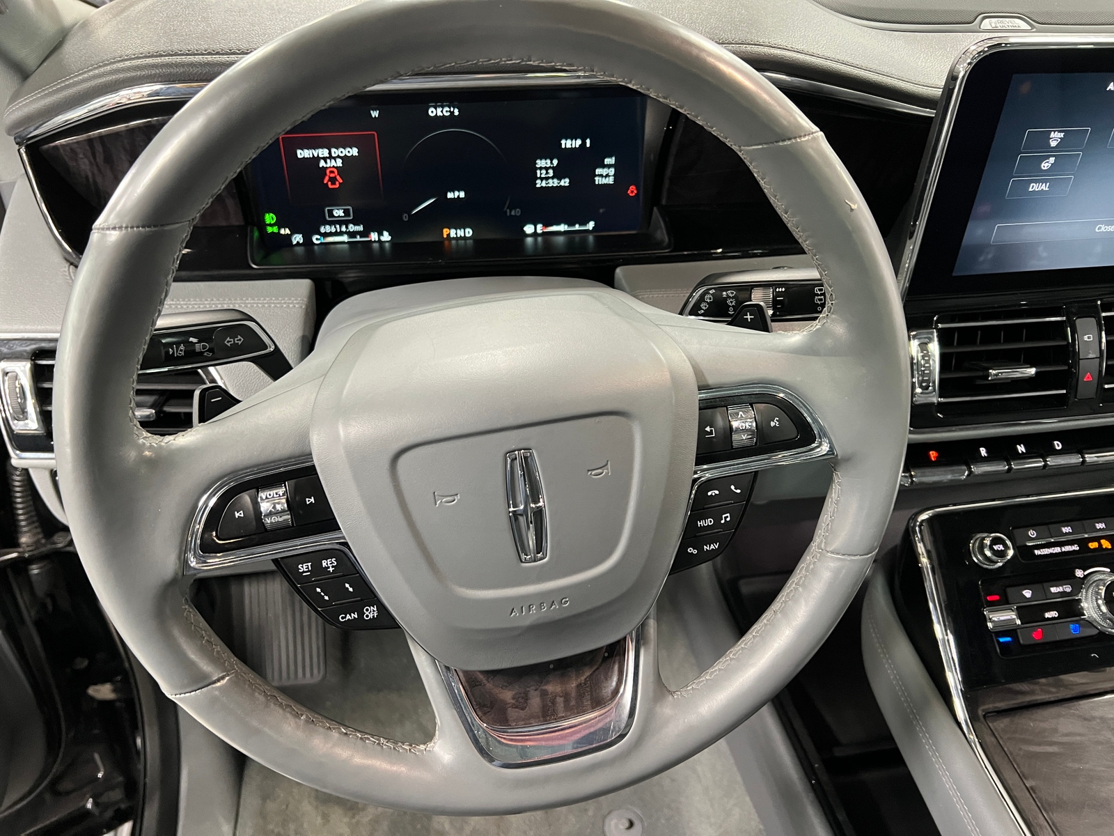 Thumbnail: 2018 Lincoln Navigator L - 4