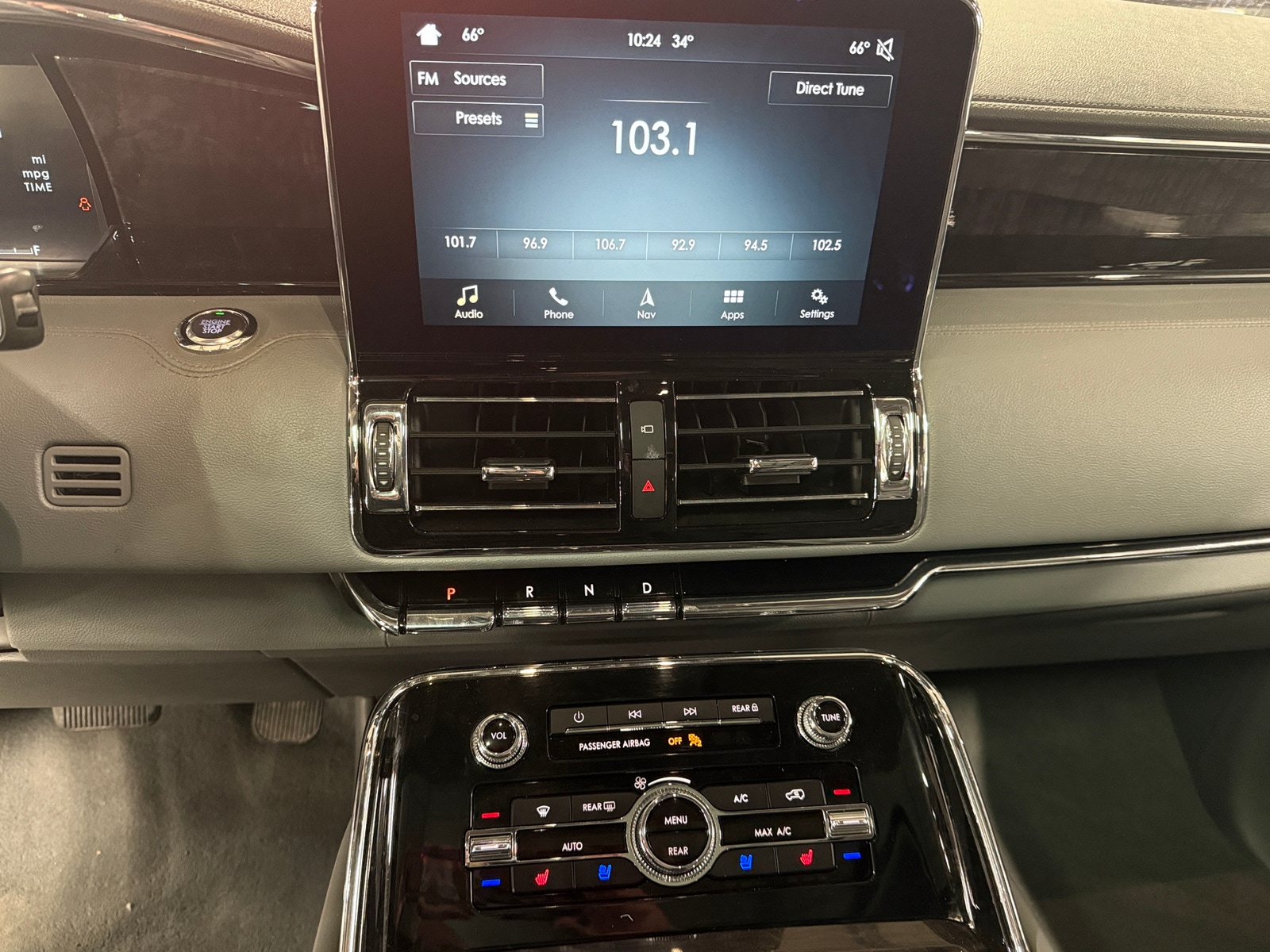 Thumbnail: 2018 Lincoln Navigator L - 3