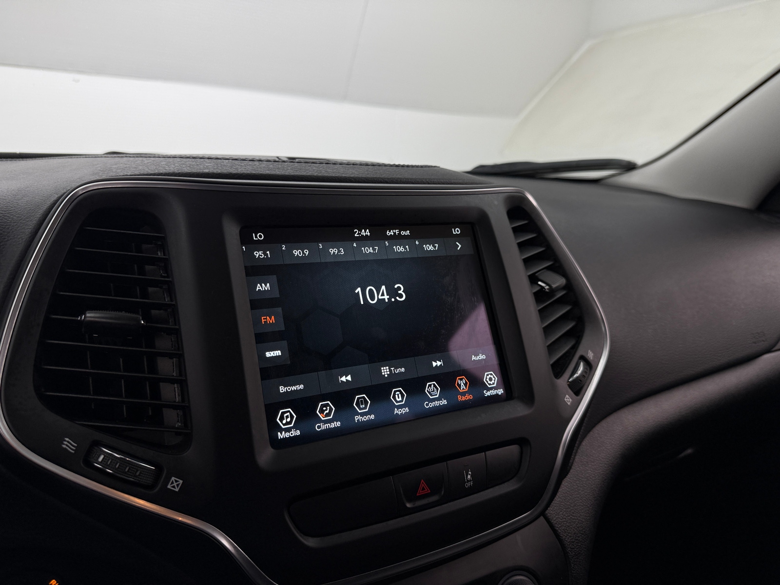 Thumbnail: 2022 Jeep Cherokee - 3