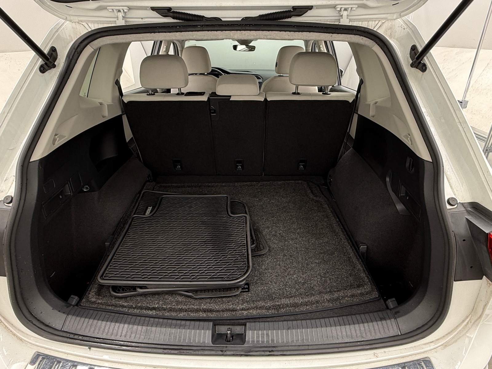 Thumbnail: 2022 Volkswagen Tiguan - 7