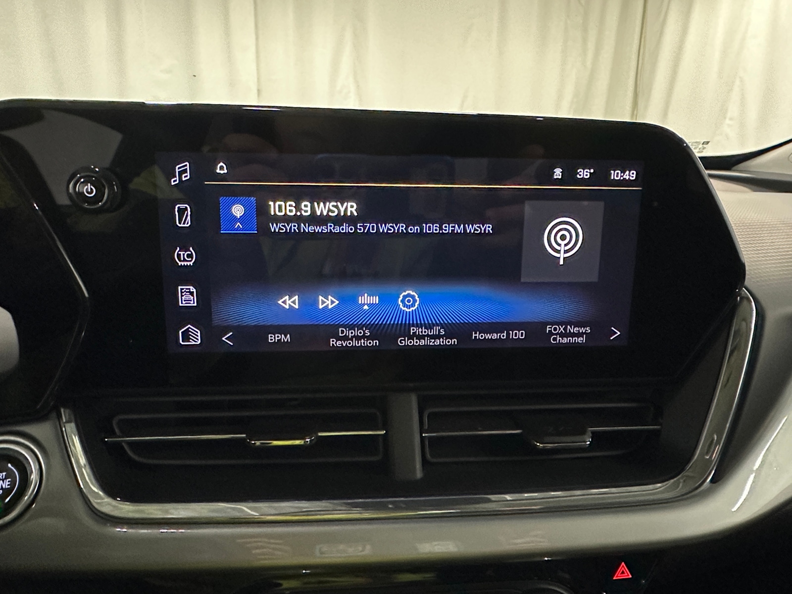 Thumbnail: 2025 Chevrolet Trax - 4