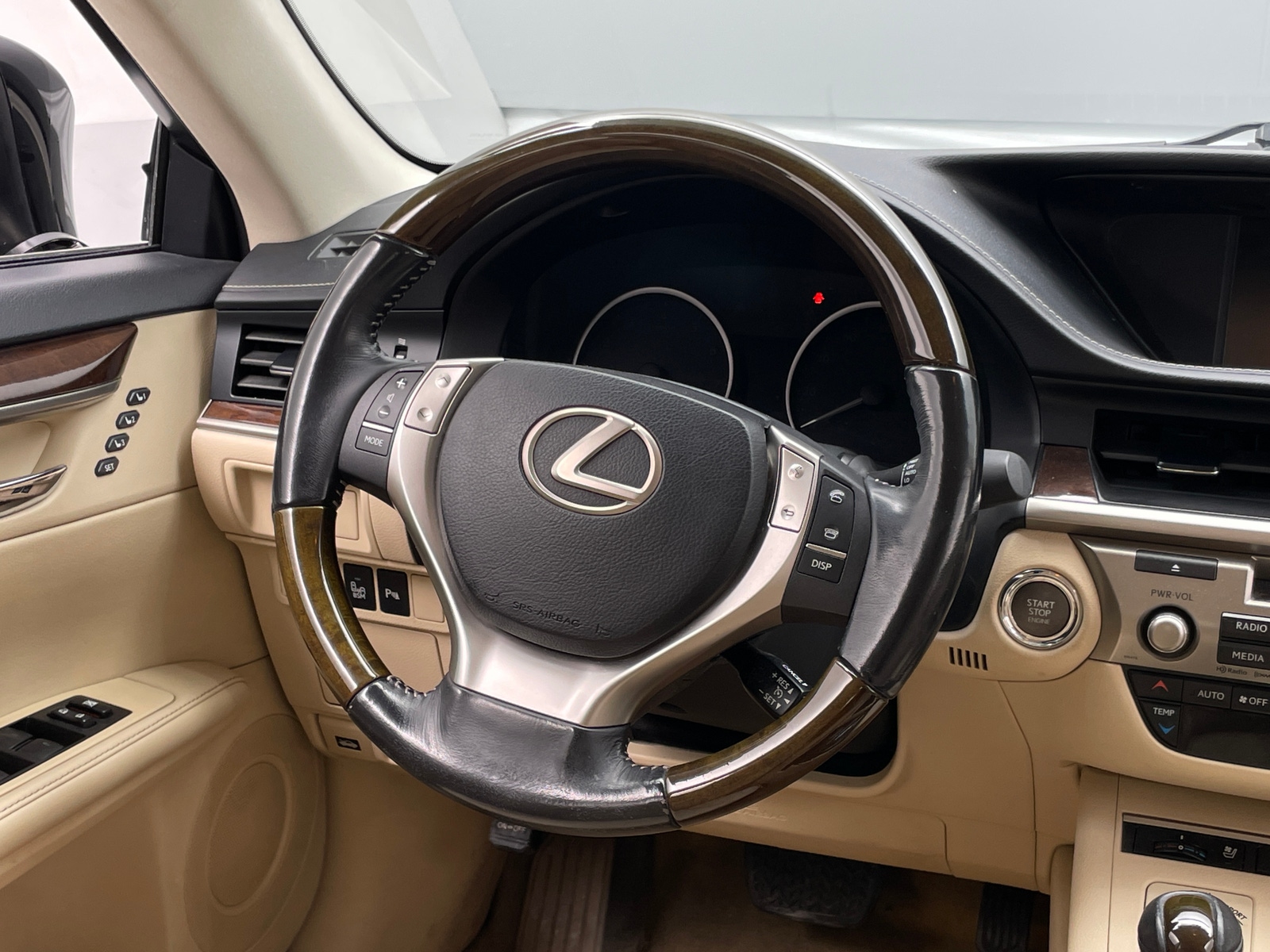 Thumbnail: 2015 Lexus ES - 4