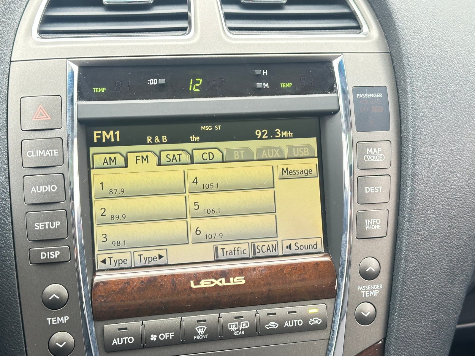 Thumbnail: 2010 Lexus ES - 3