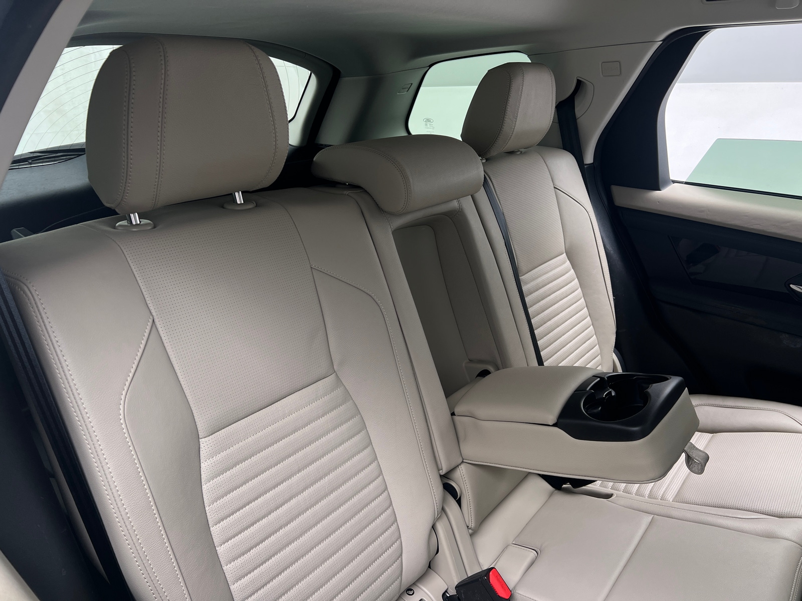 Thumbnail: 2022 Land Rover Discovery Sport - 5