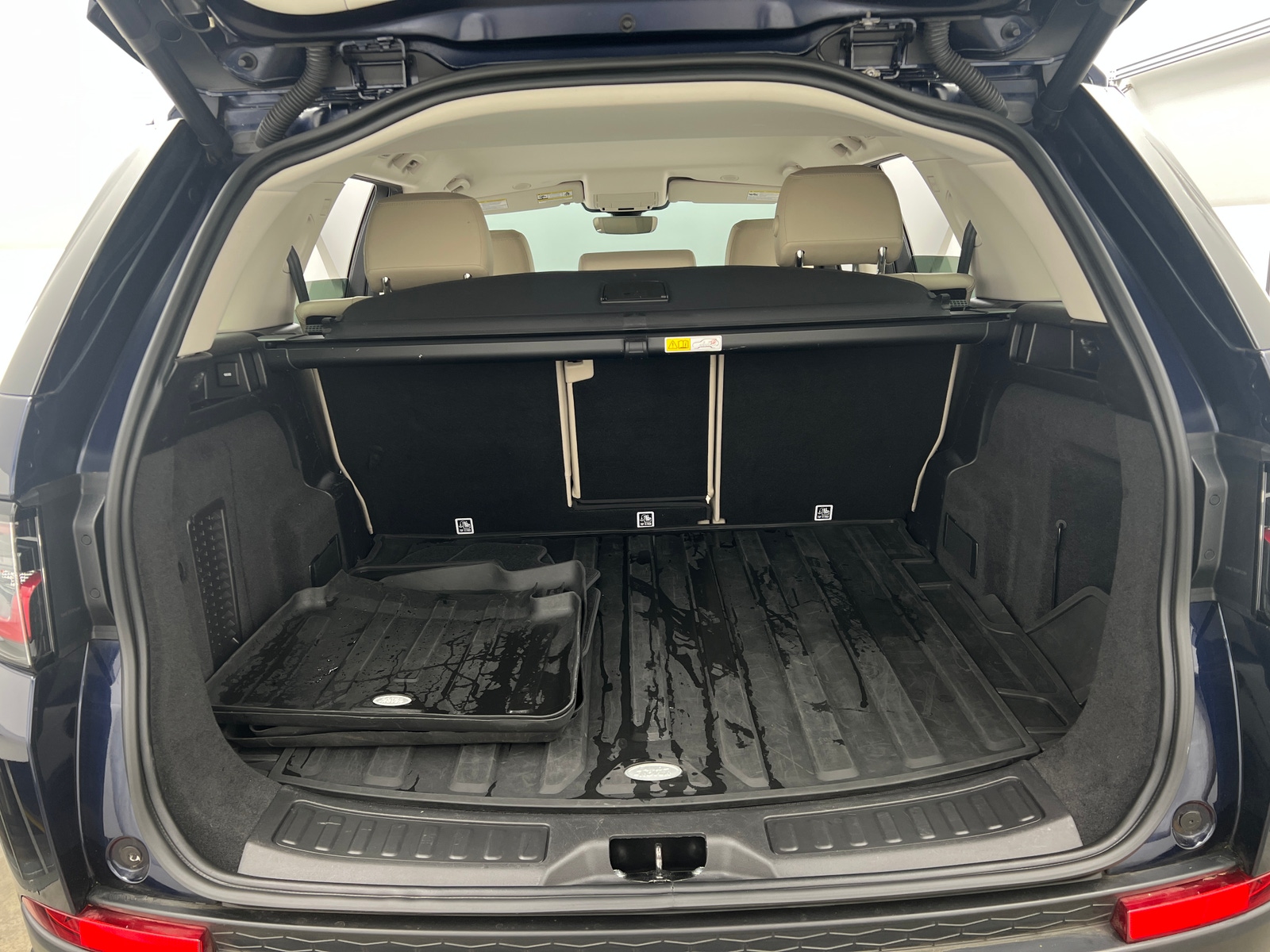 Thumbnail: 2022 Land Rover Discovery Sport - 6