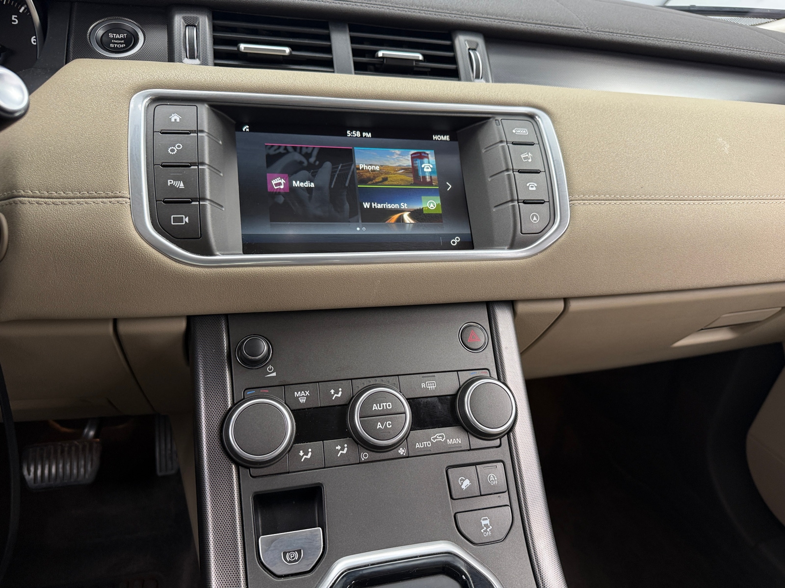 Thumbnail: 2019 Land Rover Range Rover Evoque - 3