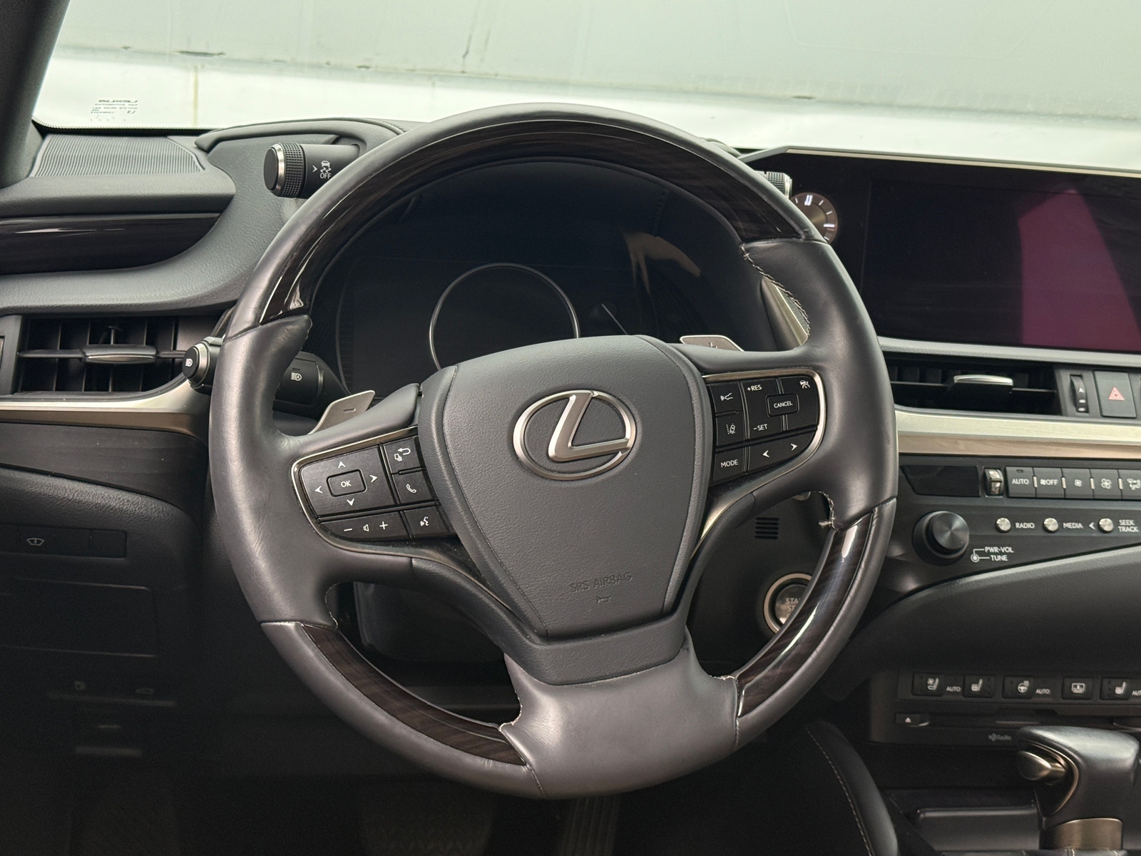 Thumbnail: 2019 Lexus ES - 5