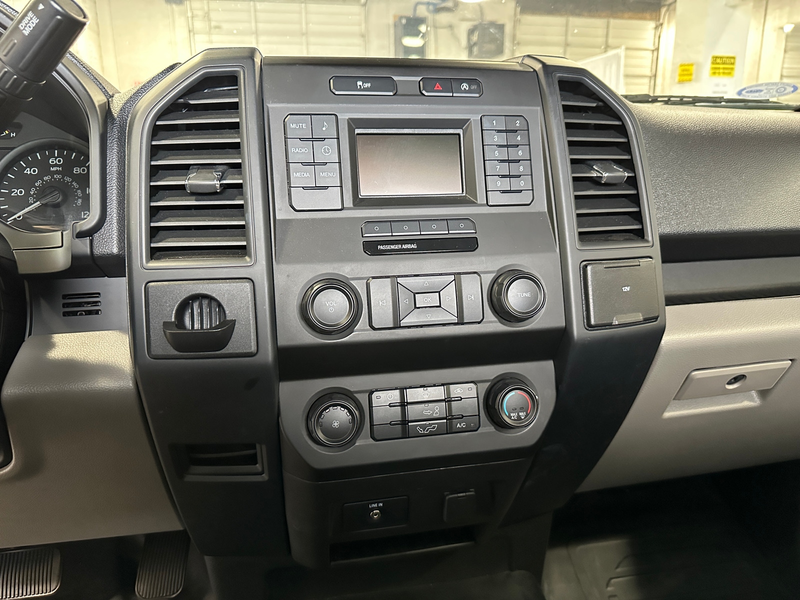 Thumbnail: 2018 Ford Econoline - 4