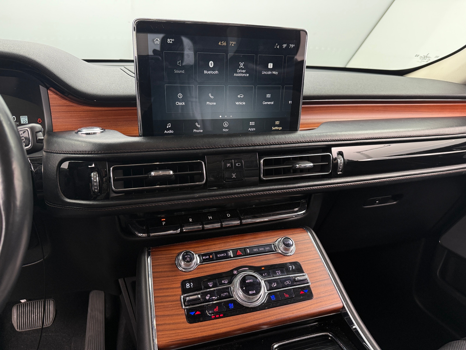 Thumbnail: 2020 Lincoln Aviator - 3