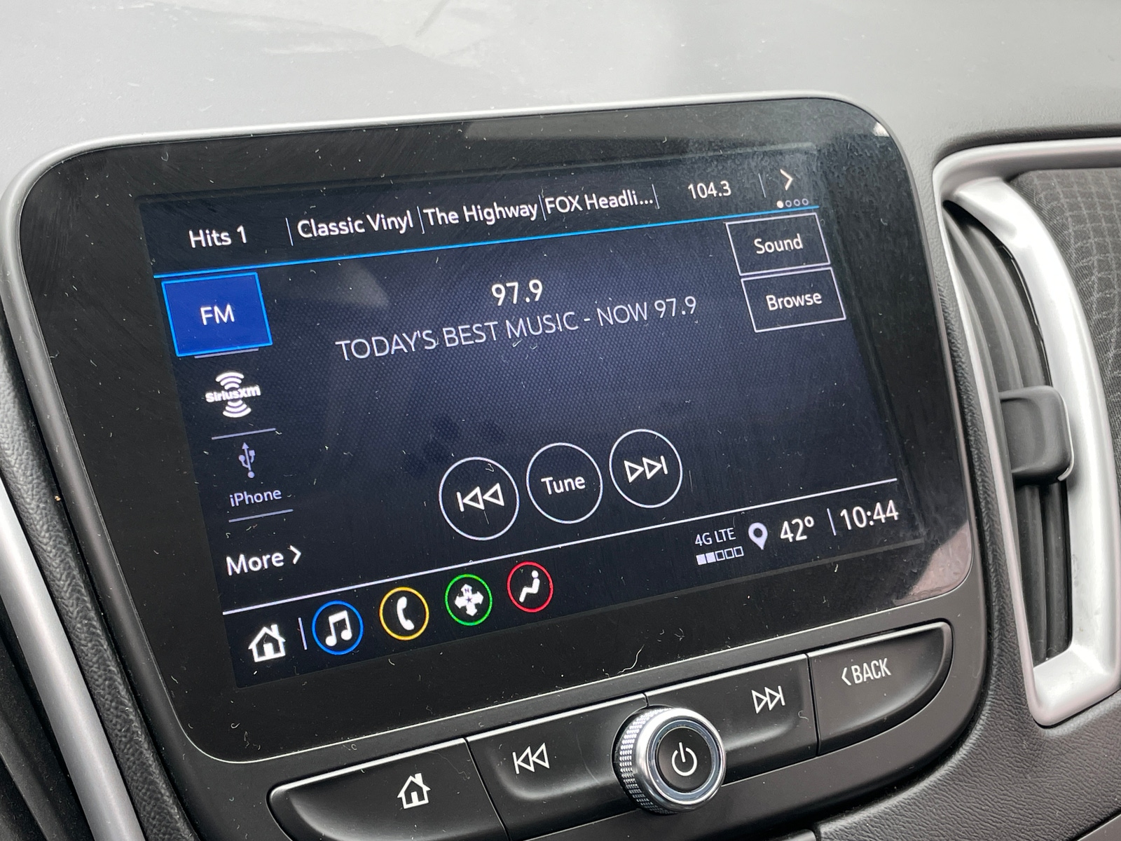 Thumbnail: 2023 Chevrolet Malibu - 4