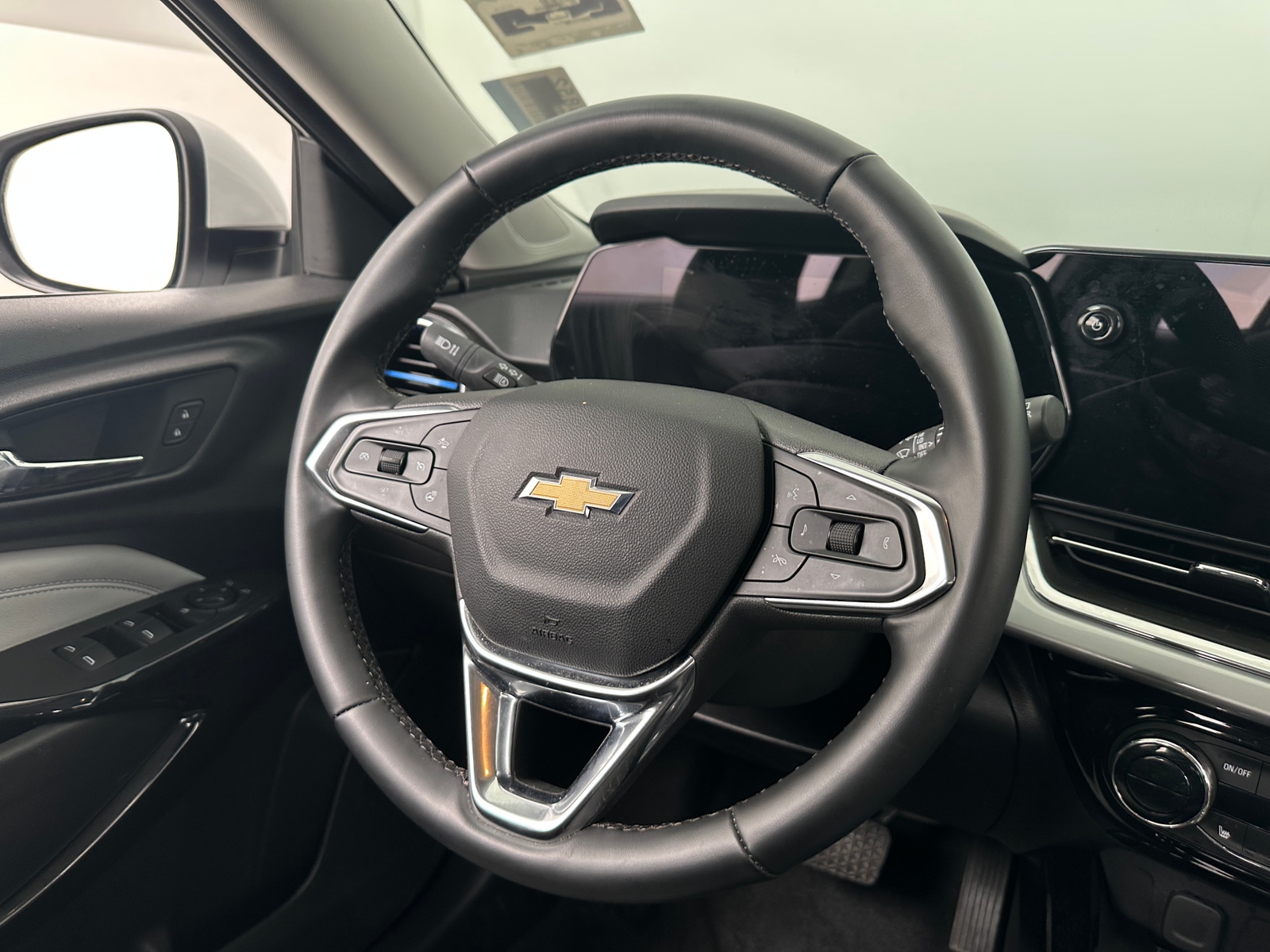 Thumbnail: 2025 Chevrolet Trax - 5