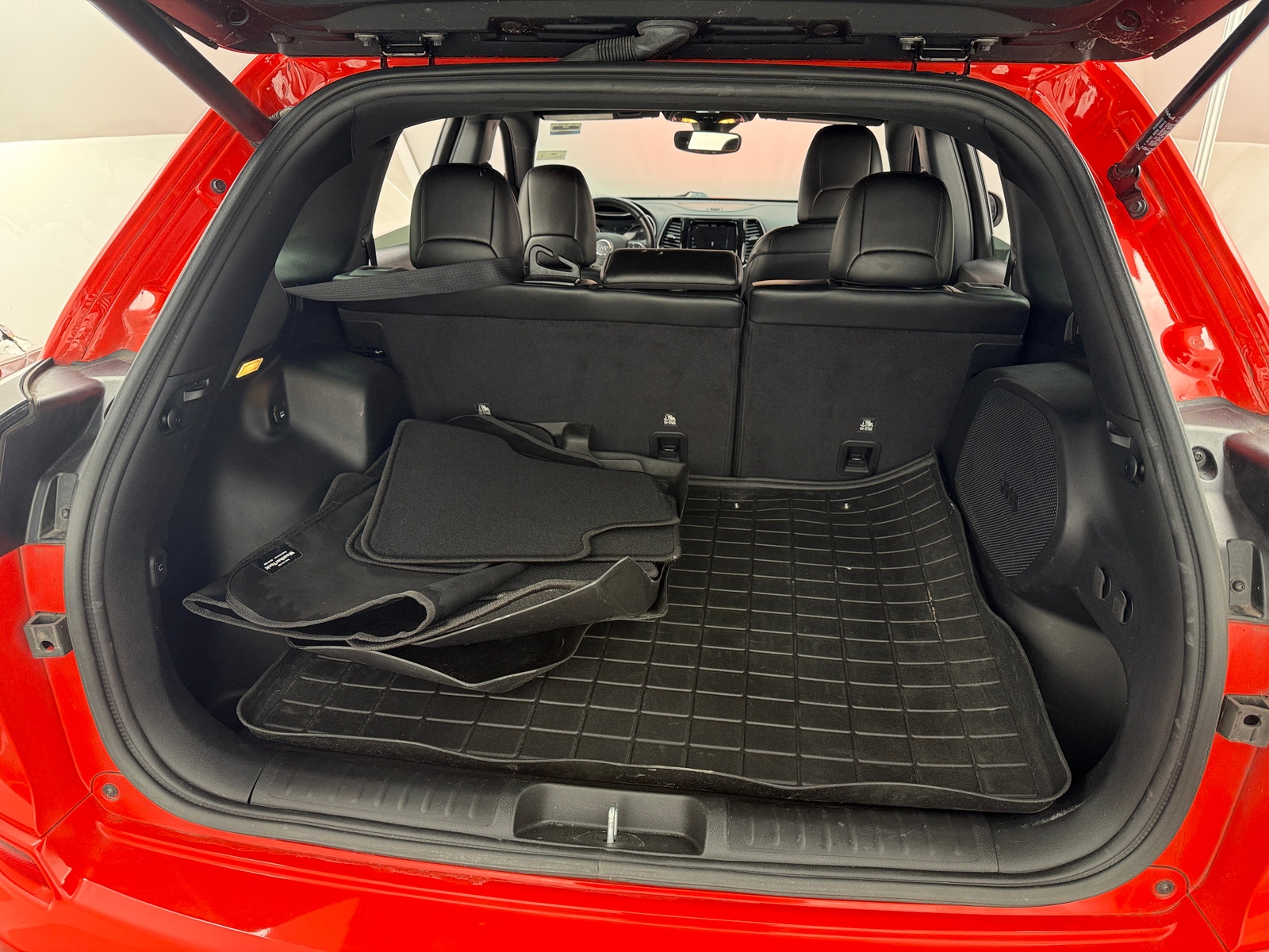 Thumbnail: 2021 Jeep Cherokee - 6