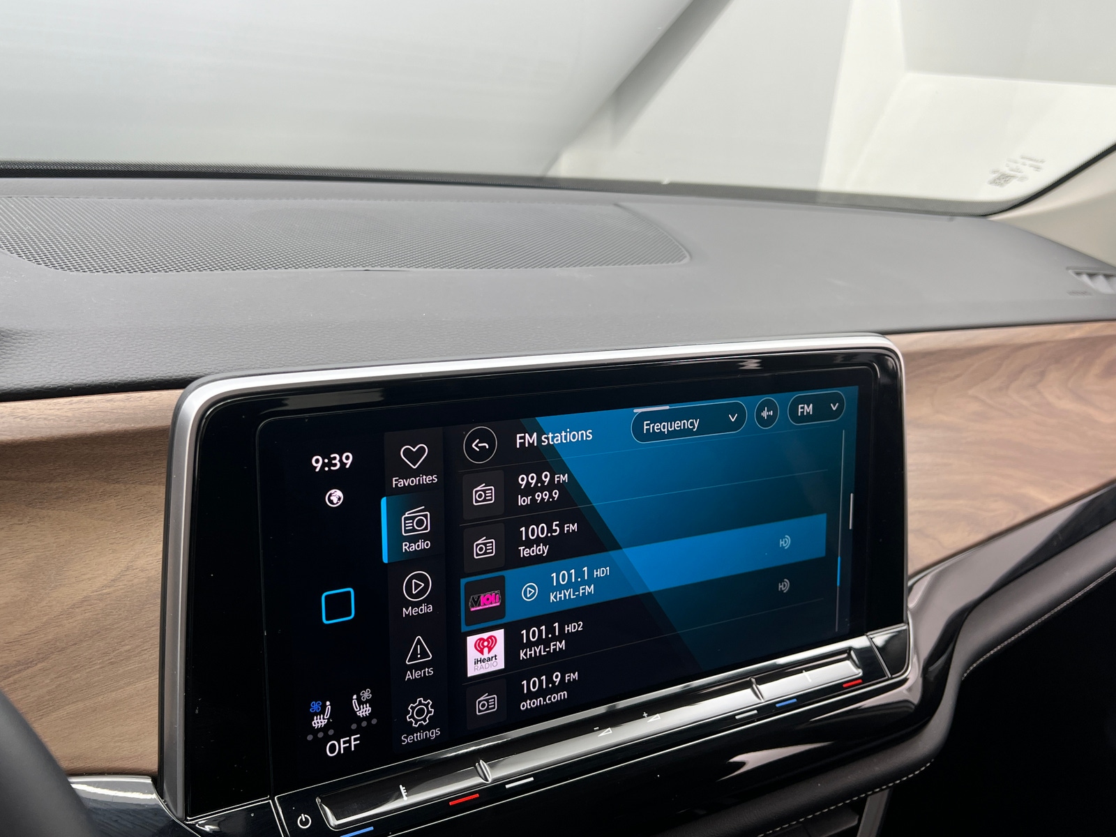 Thumbnail: 2024 Volkswagen Atlas - 3