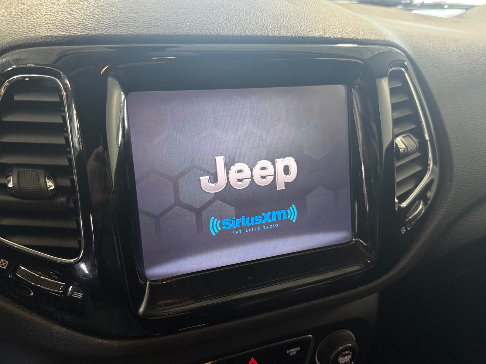 Thumbnail: 2019 Jeep Compass - 3