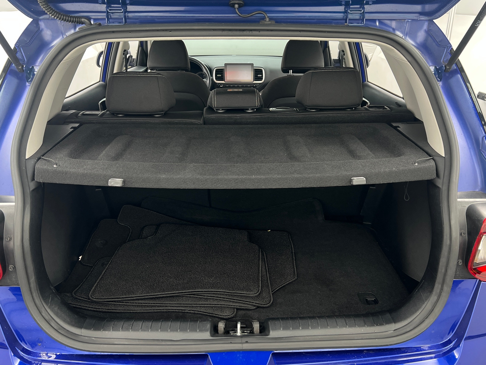 Thumbnail: 2022 Hyundai Venue - 7