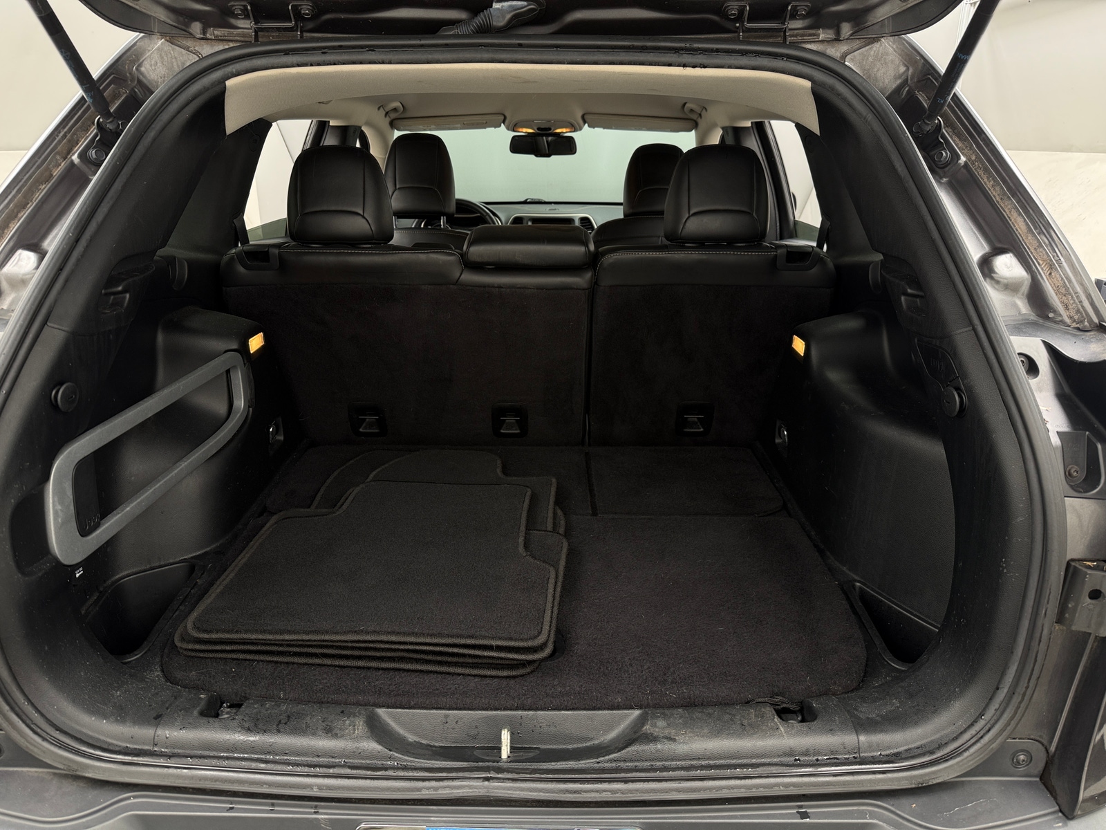 Thumbnail: 2016 Jeep Cherokee - 6