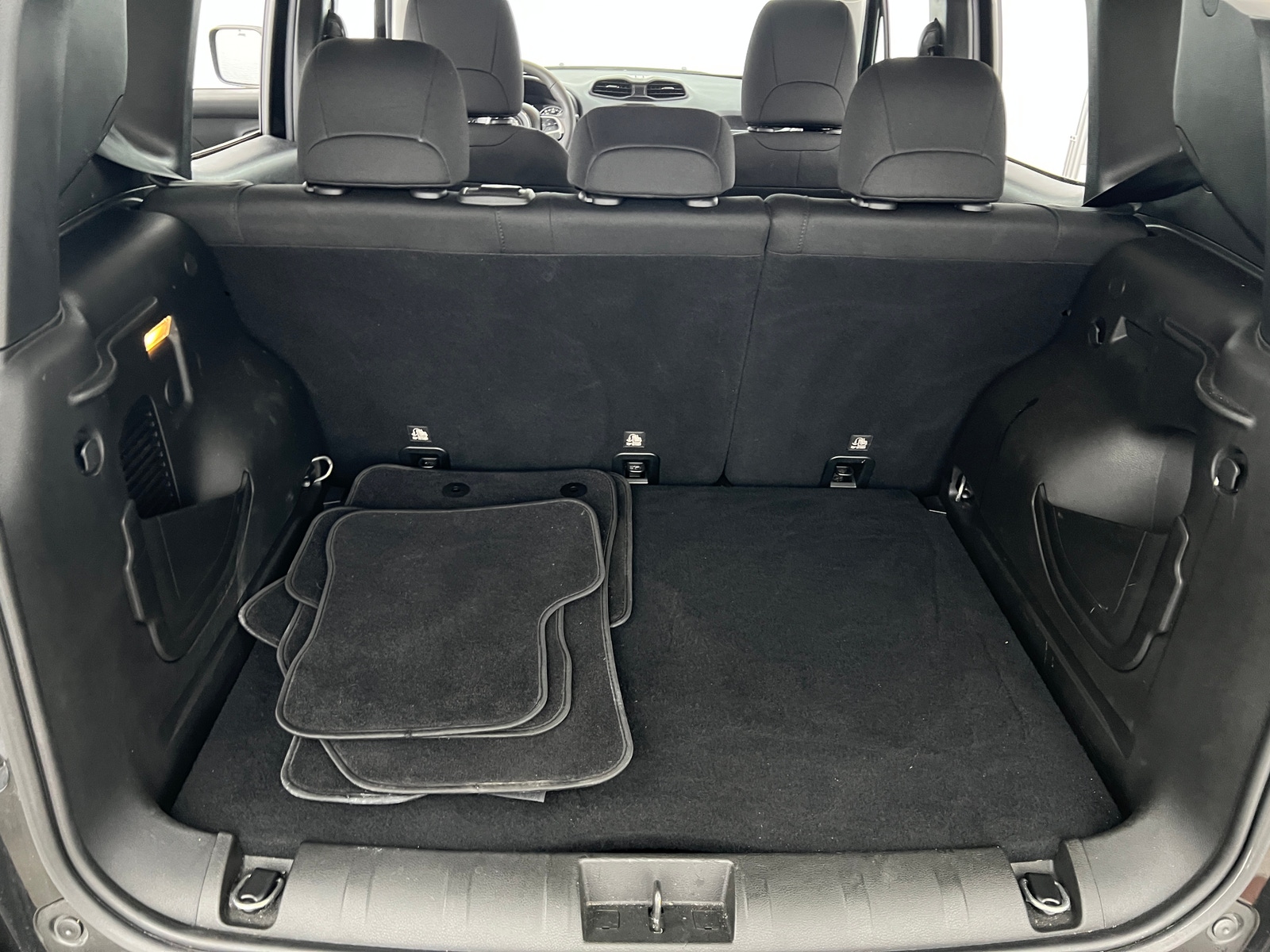 Thumbnail: 2020 Jeep Renegade - 7