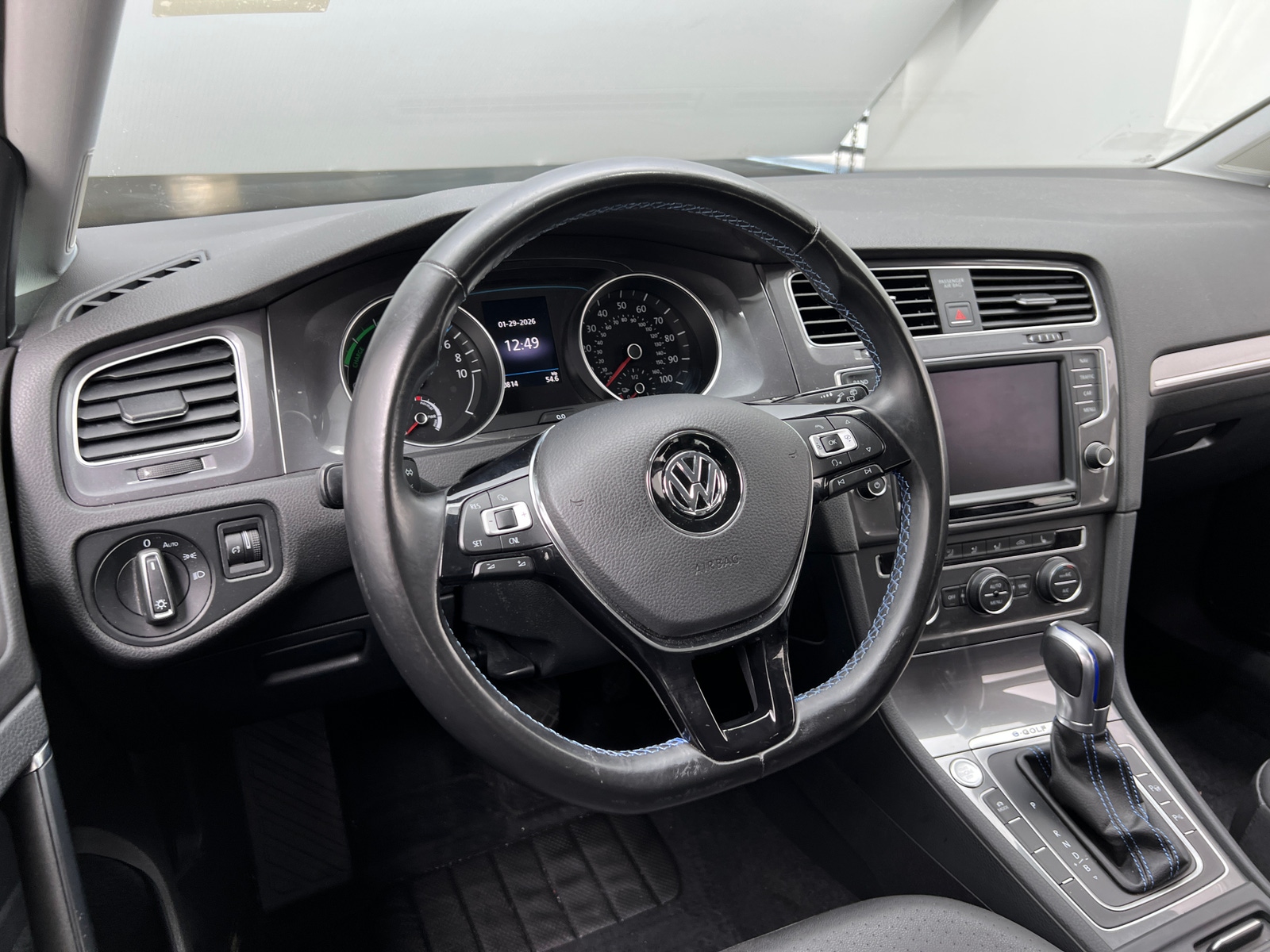 Thumbnail: 2016 Volkswagen e-Golf - 4