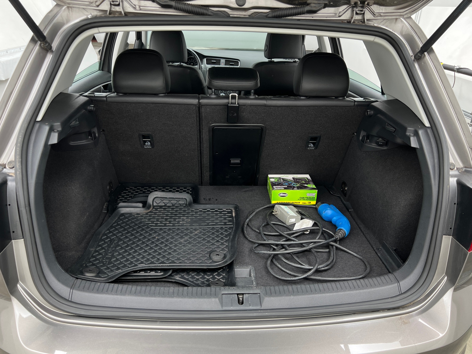 Thumbnail: 2016 Volkswagen e-Golf - 6