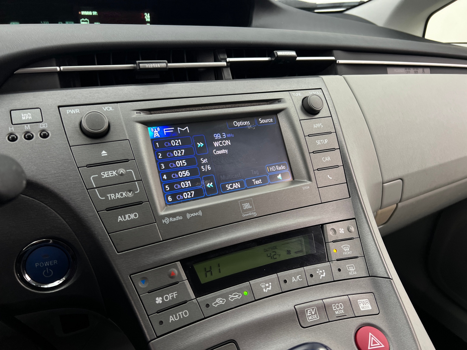 Thumbnail: 2014 Toyota Prius - 4