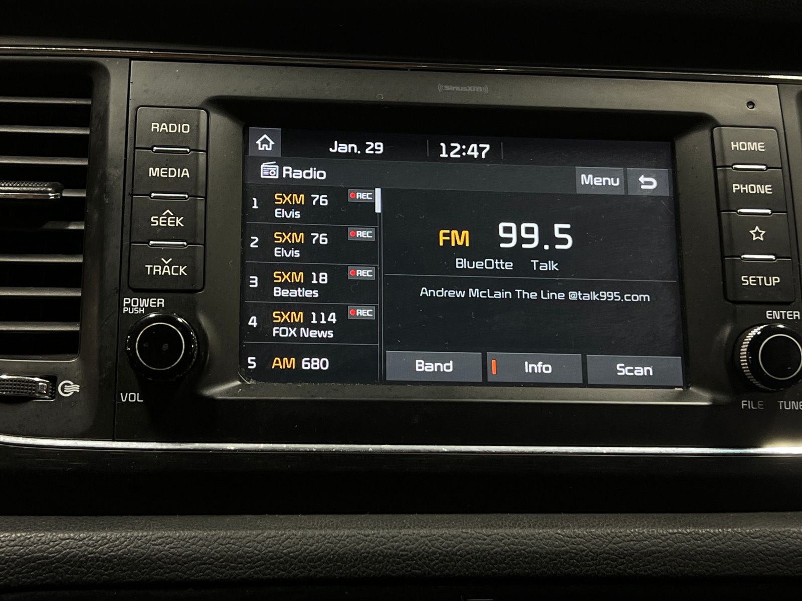 Thumbnail: 2019 Kia Sedona - 3