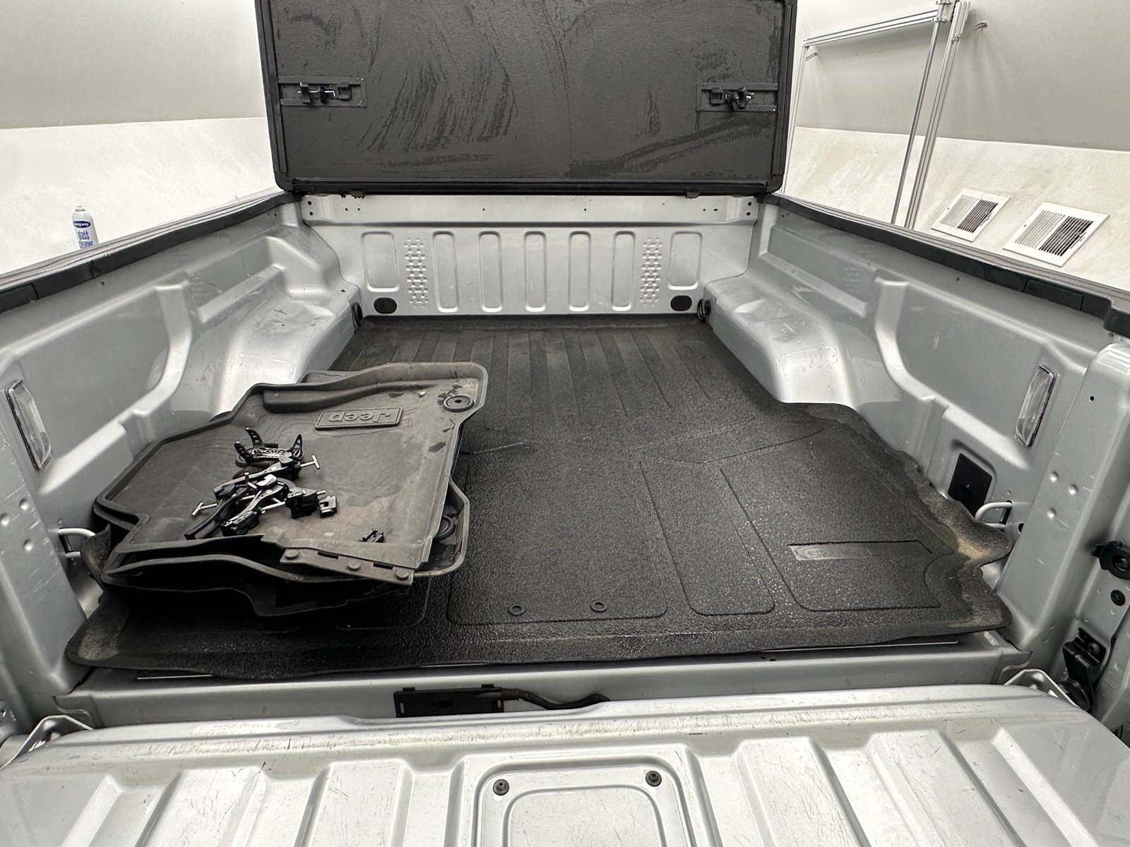 Thumbnail: 2022 Jeep Gladiator - 7