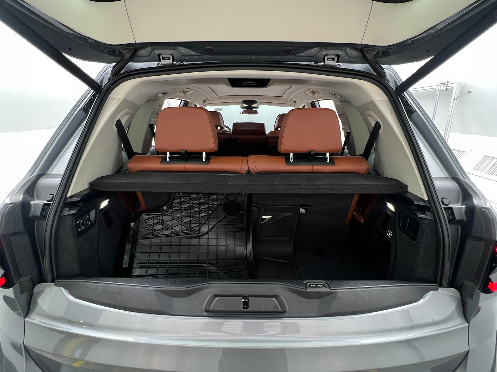 Thumbnail: 2023 BMW X7 - 6