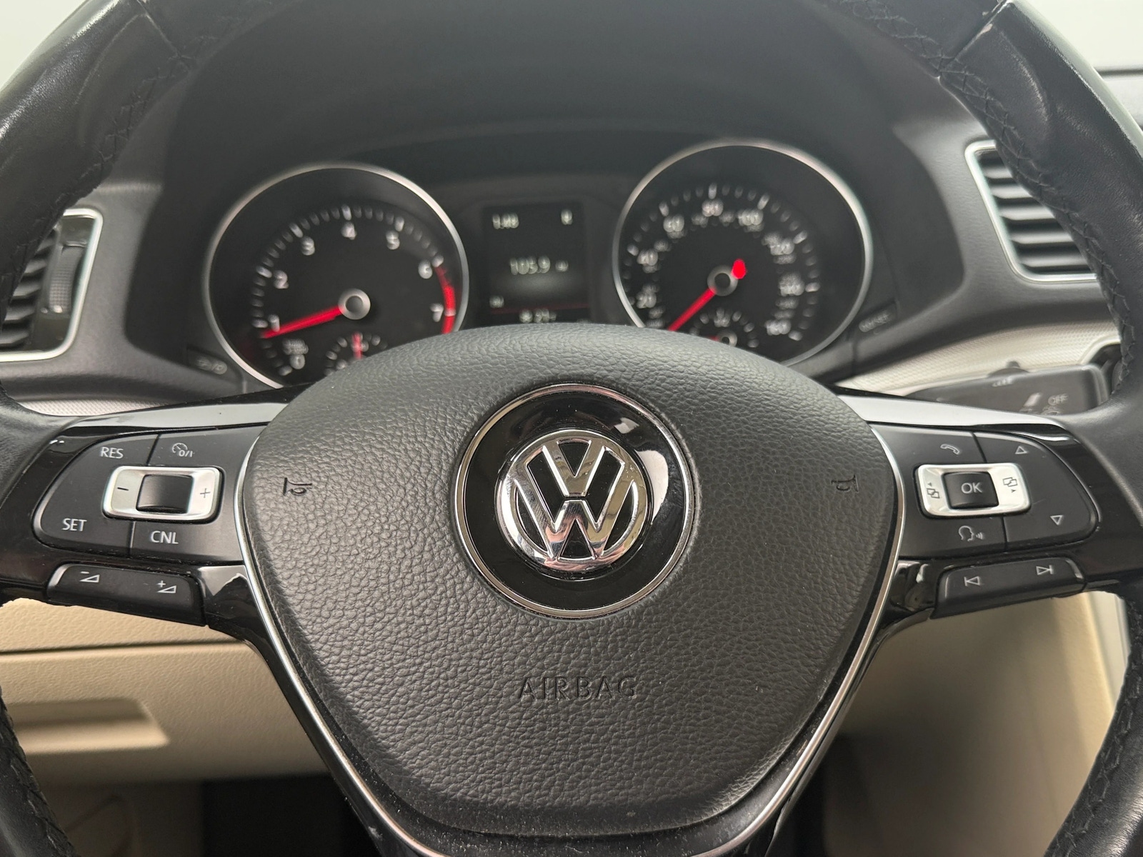 Thumbnail: 2019 Volkswagen Passat - 4