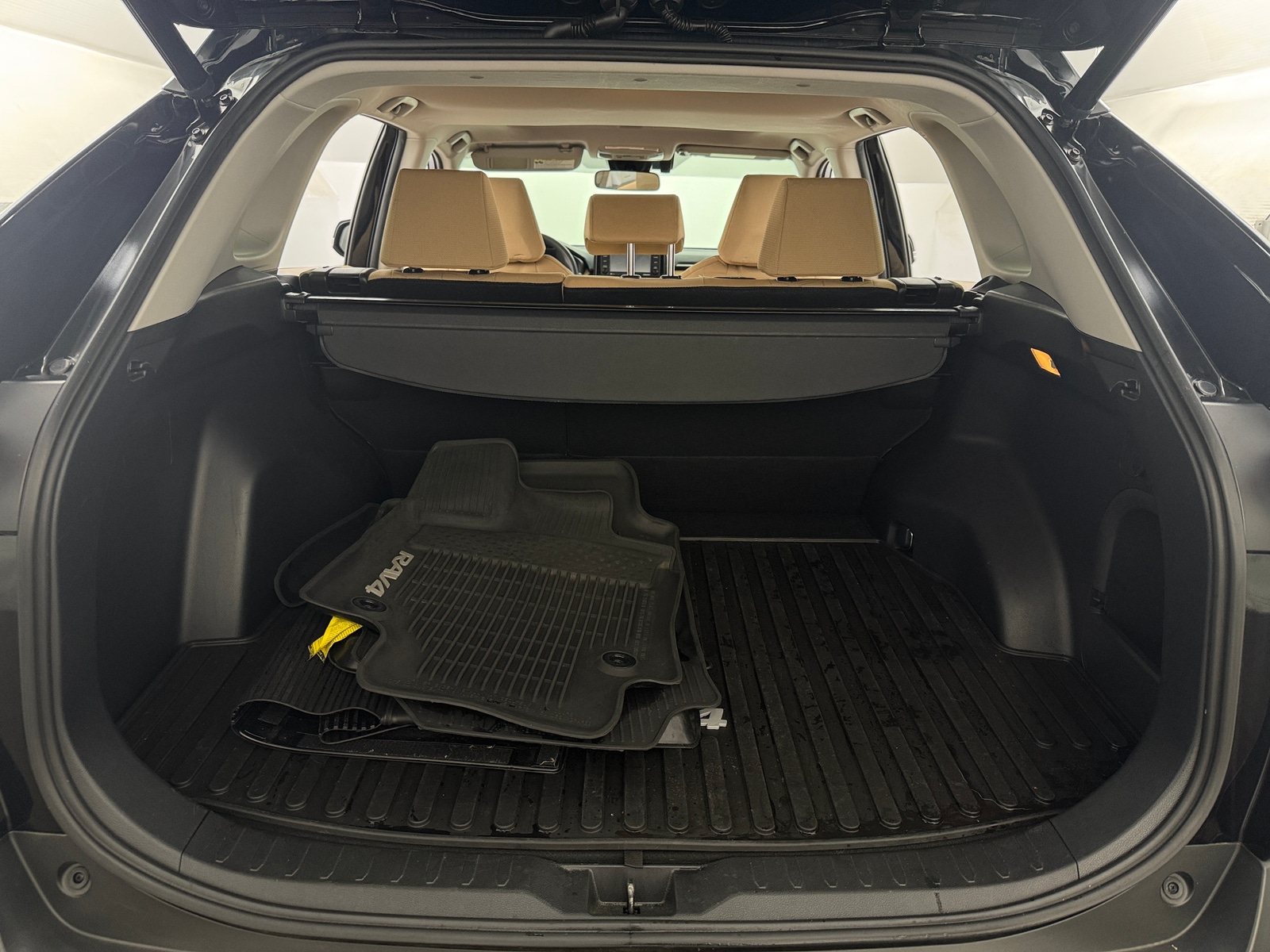 Thumbnail: 2020 Toyota RAV4 - 7