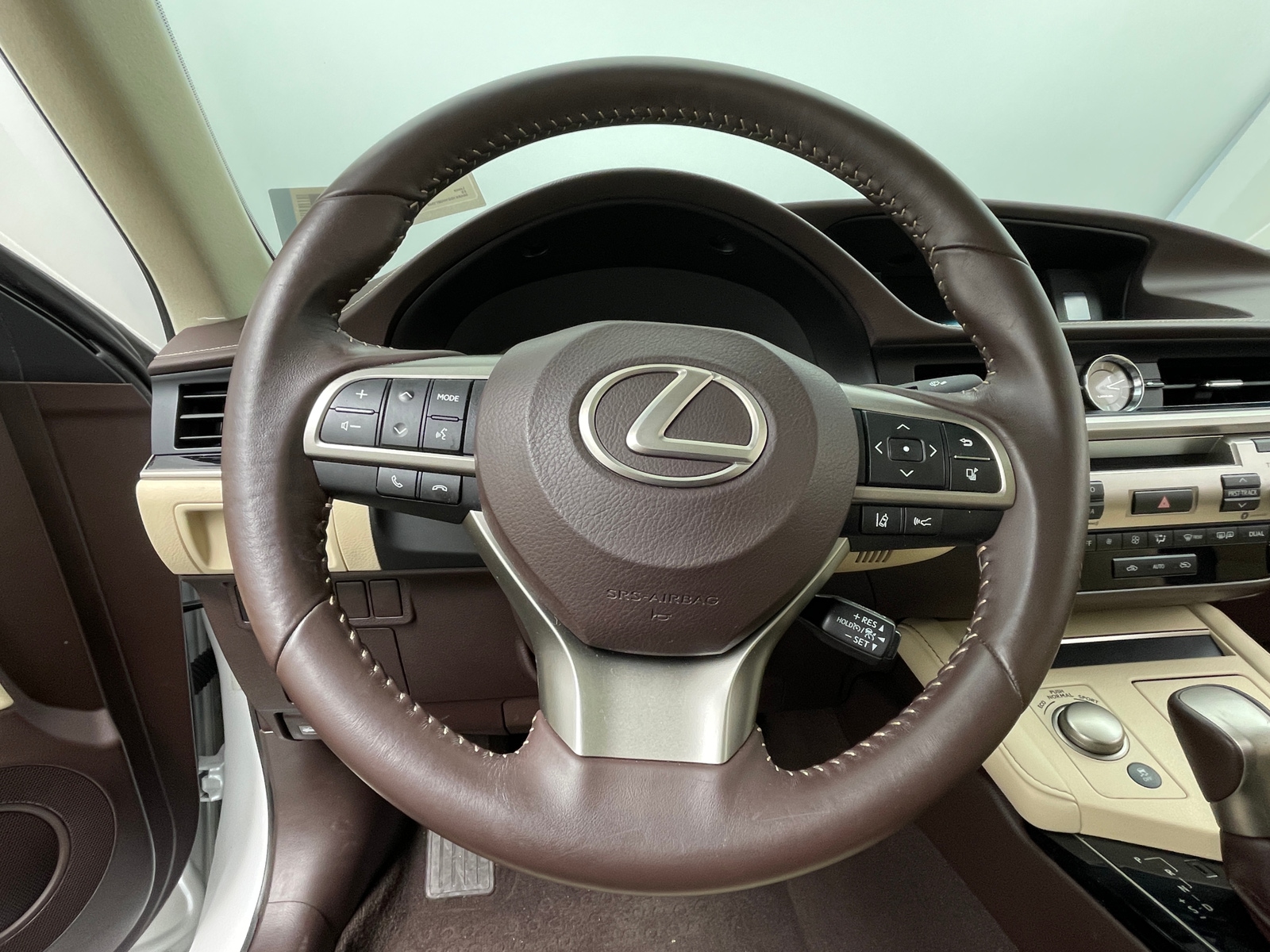 Thumbnail: 2017 Lexus ES - 4