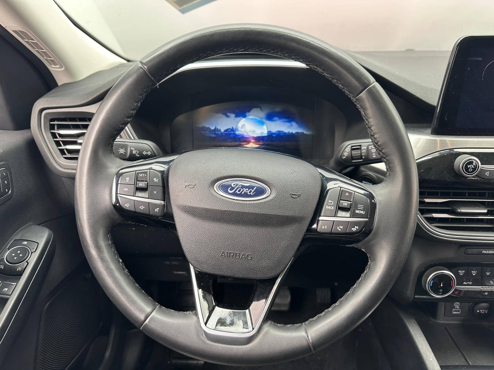 Thumbnail: 2022 Ford Escape - 5