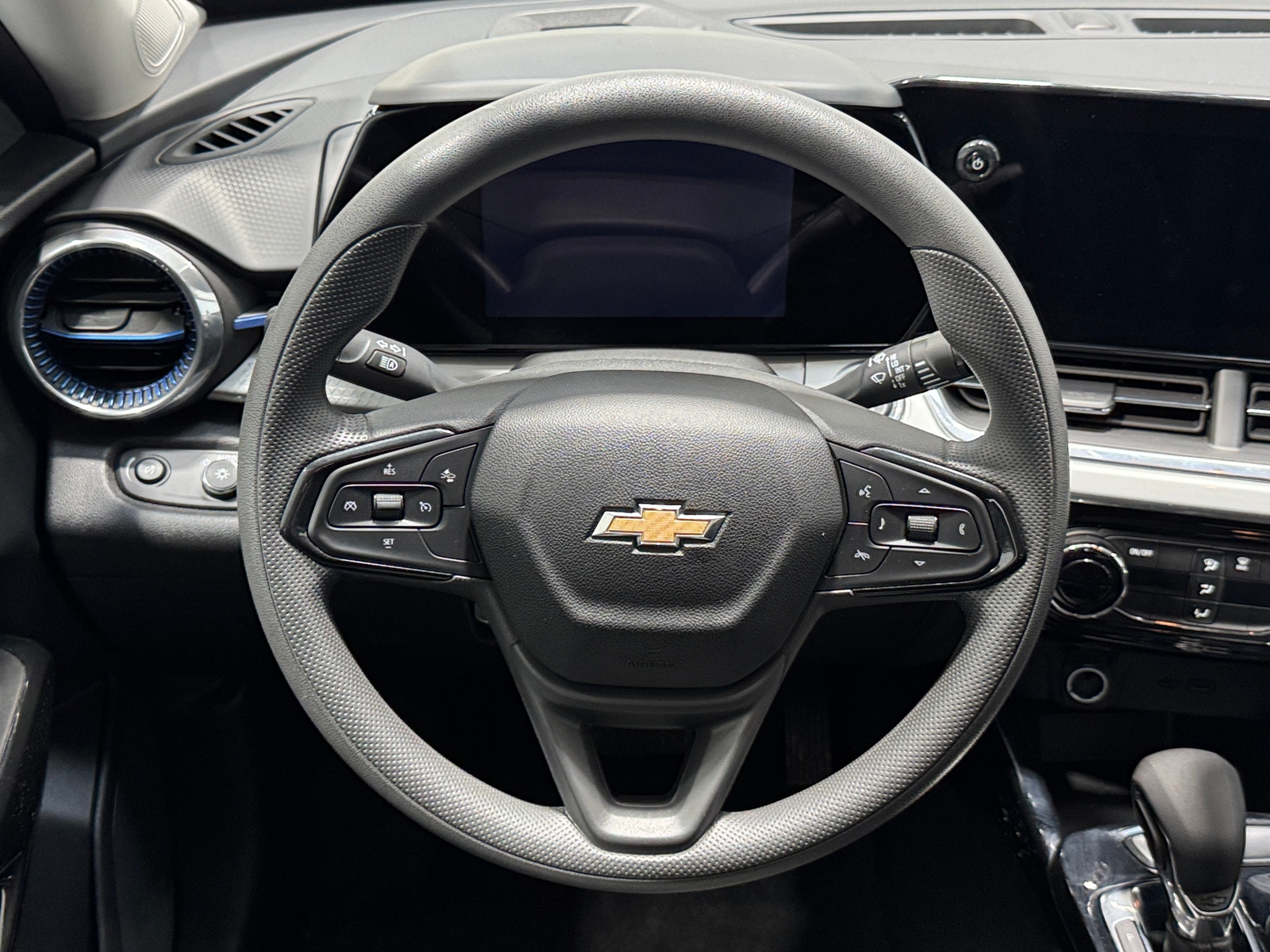 Thumbnail: 2025 Chevrolet Trax - 5