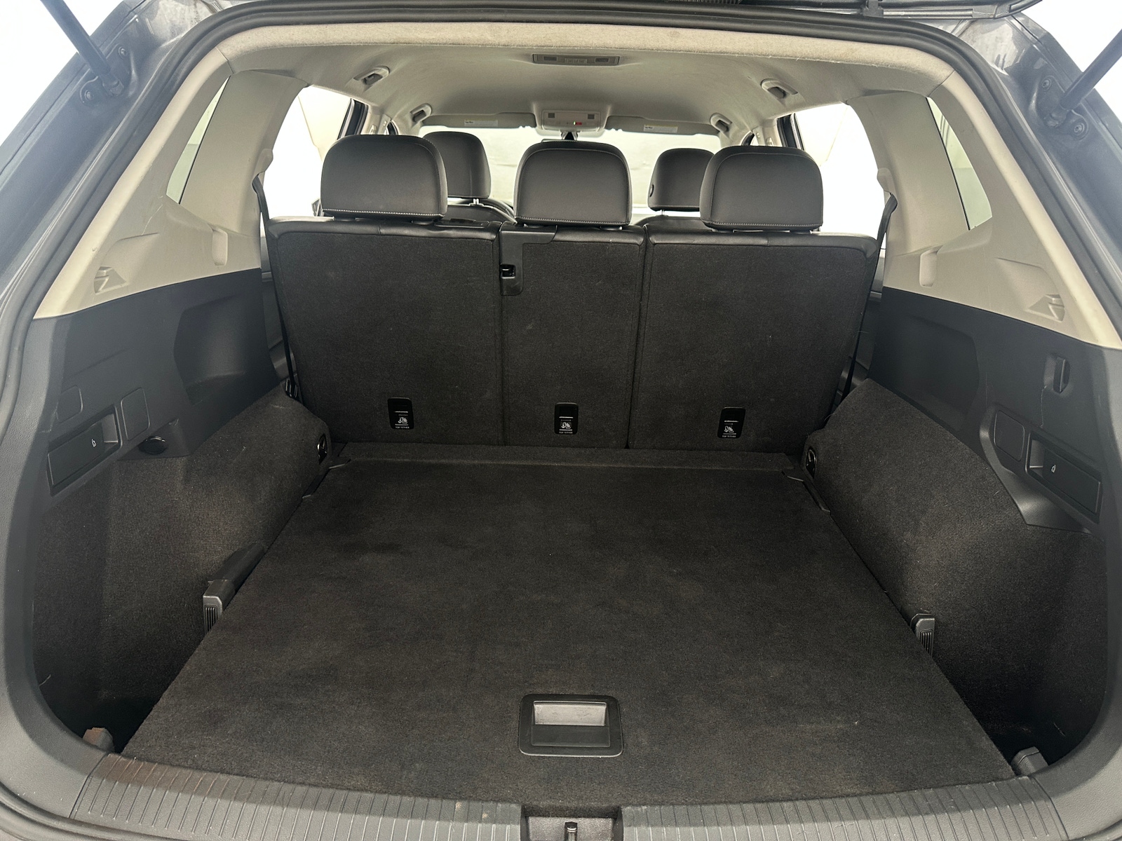 Thumbnail: 2021 Volkswagen Tiguan - 6