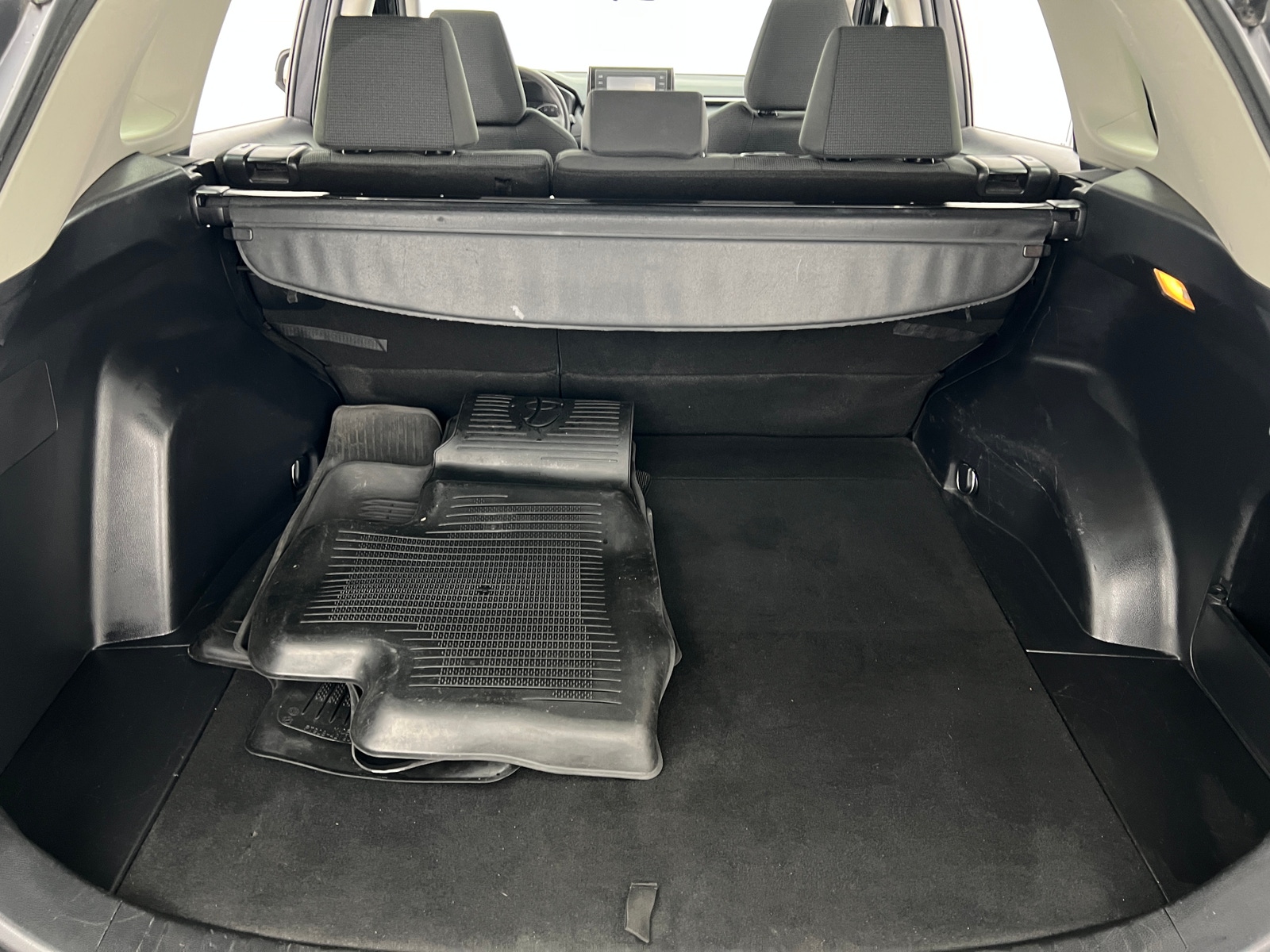 Thumbnail: 2020 Toyota RAV4 - 7