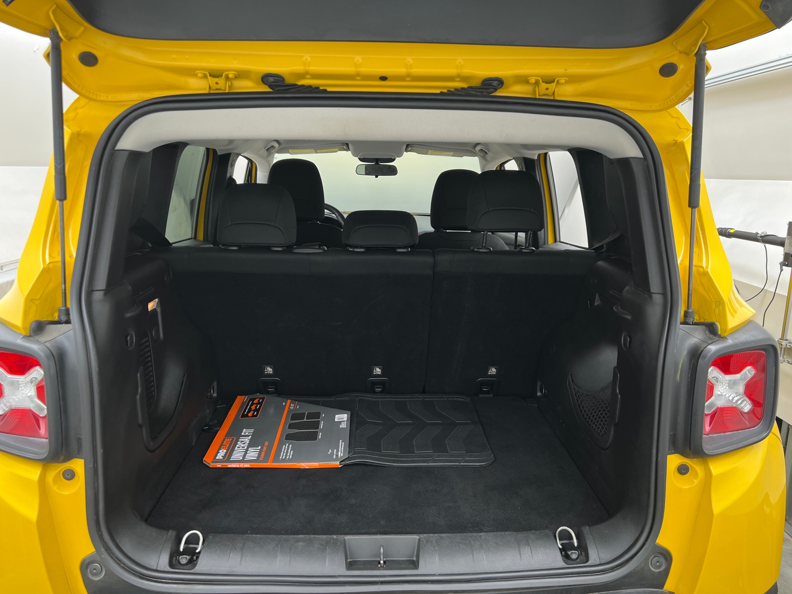 Thumbnail: 2019 Jeep Renegade - 7