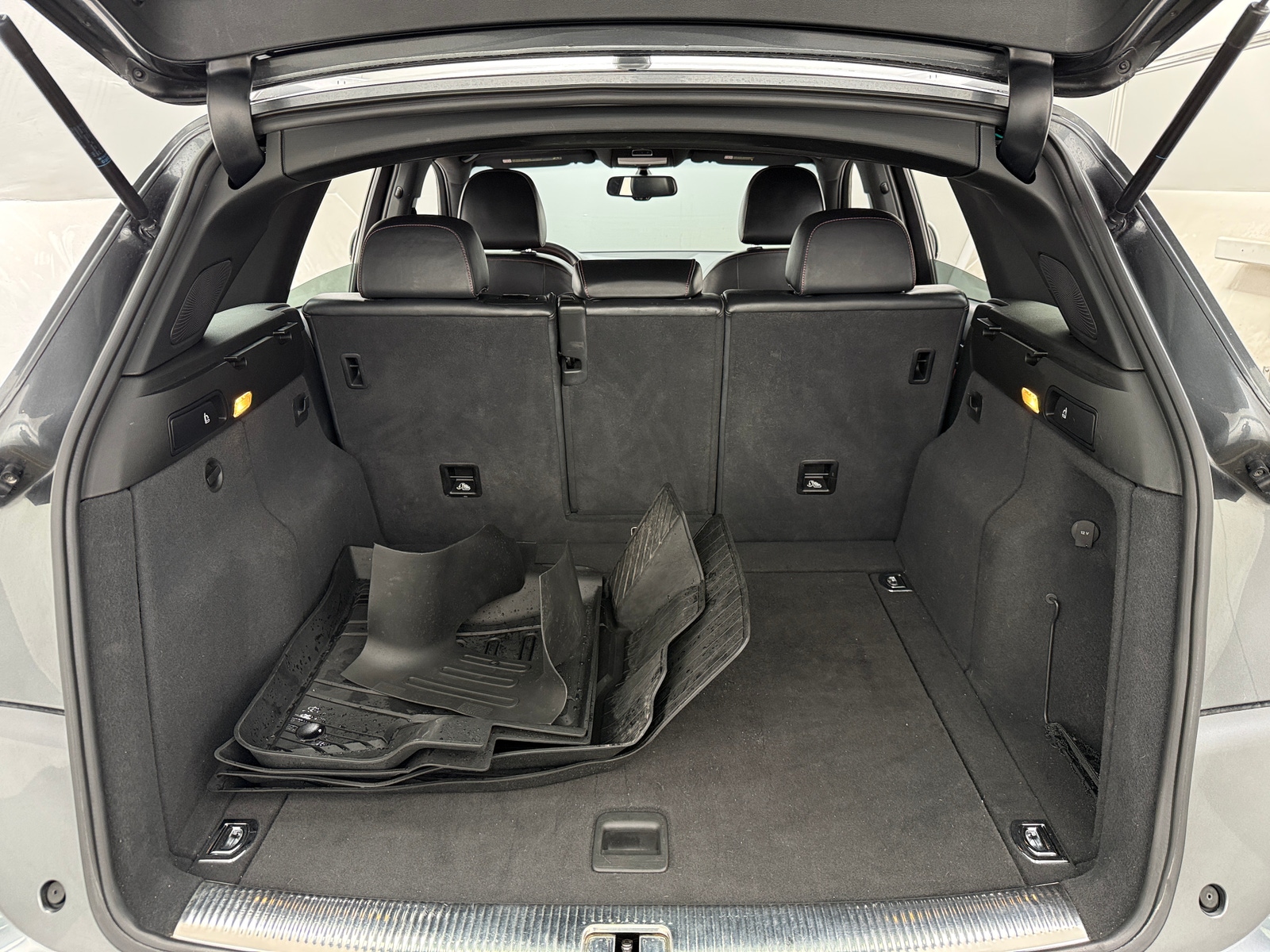 Thumbnail: 2016 Audi SQ5 - 6