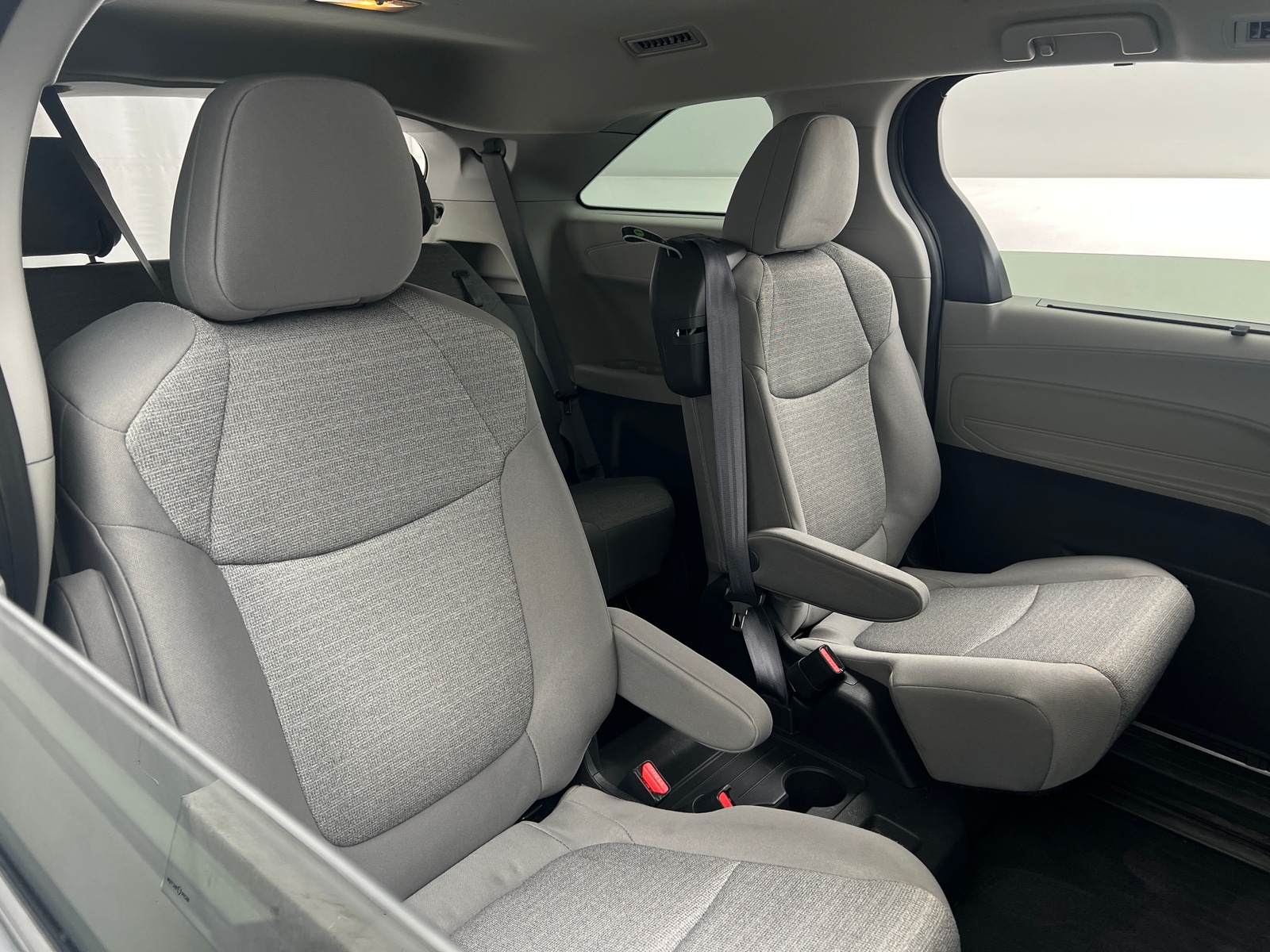 Thumbnail: 2022 Toyota Sienna - 6