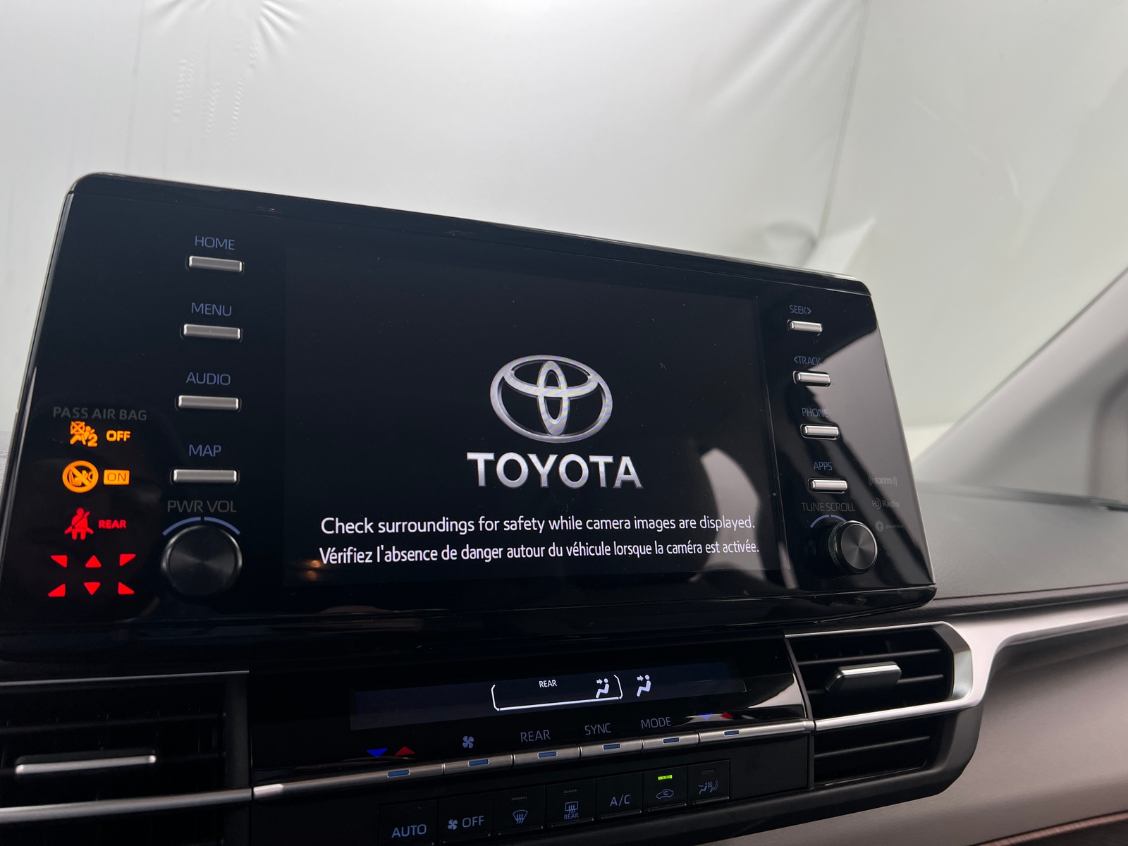 Thumbnail: 2022 Toyota Sienna - 4