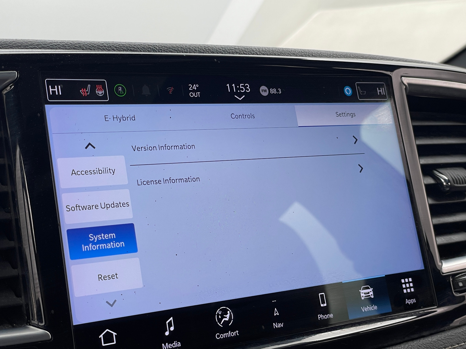 Thumbnail: 2021 Chrysler Pacifica - 3