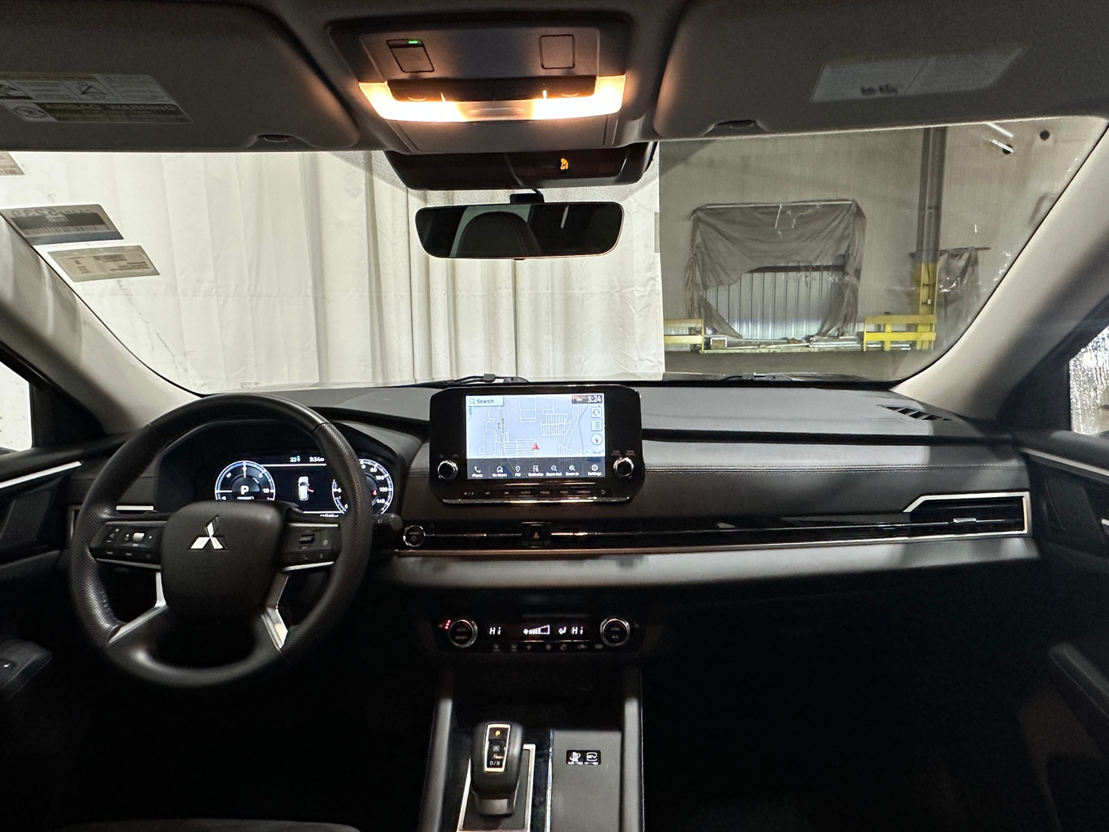 Thumbnail: 2023 Mitsubishi Outlander - 2