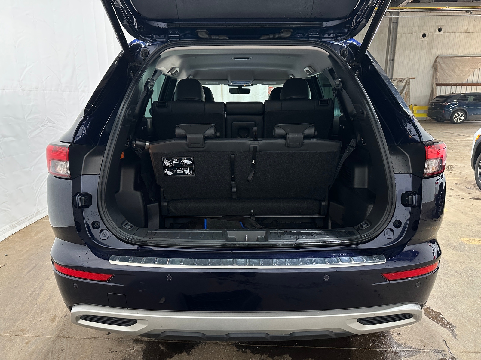 Thumbnail: 2023 Mitsubishi Outlander - 6