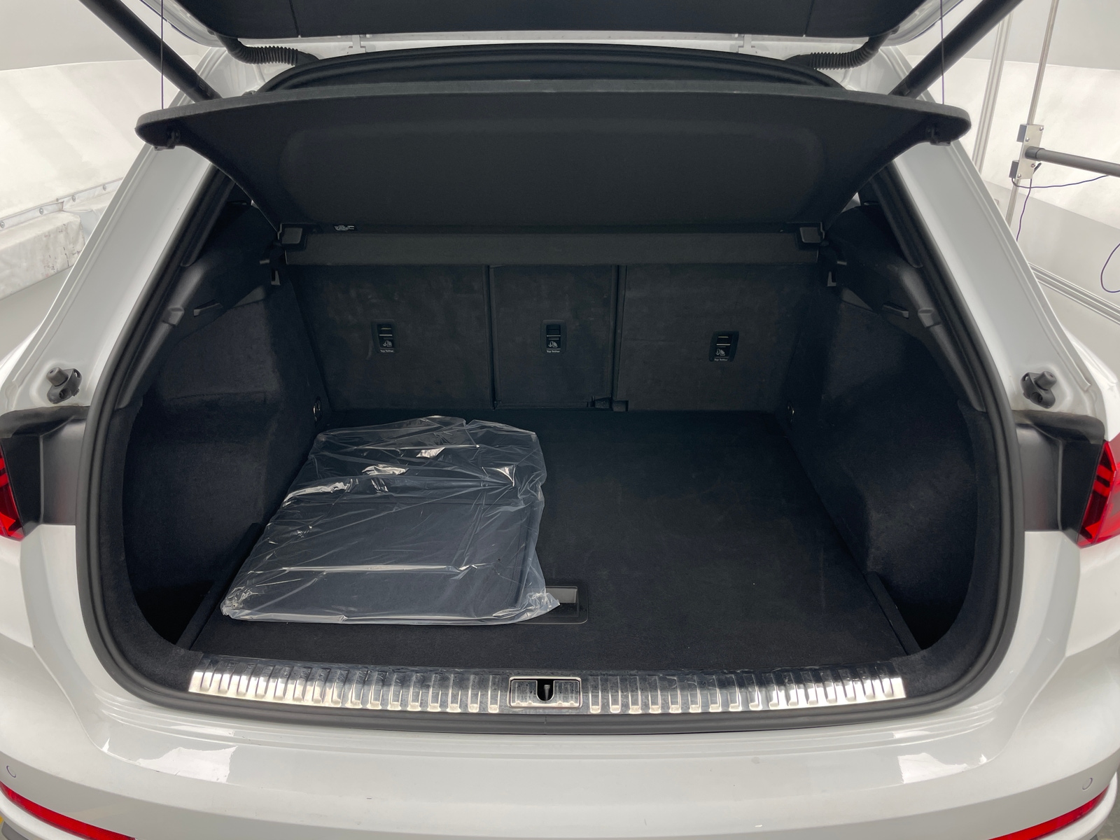 Thumbnail: 2025 Audi Q3 - 6