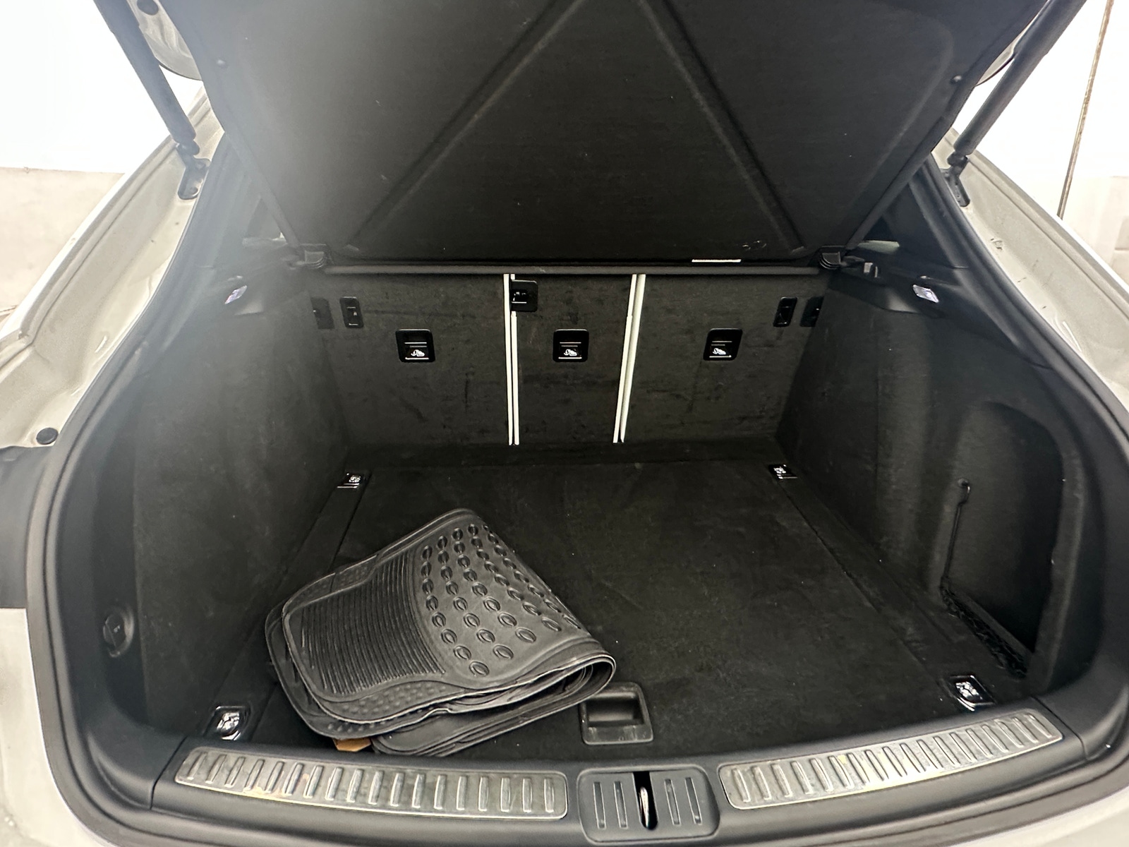 Thumbnail: 2022 Porsche Macan - 6