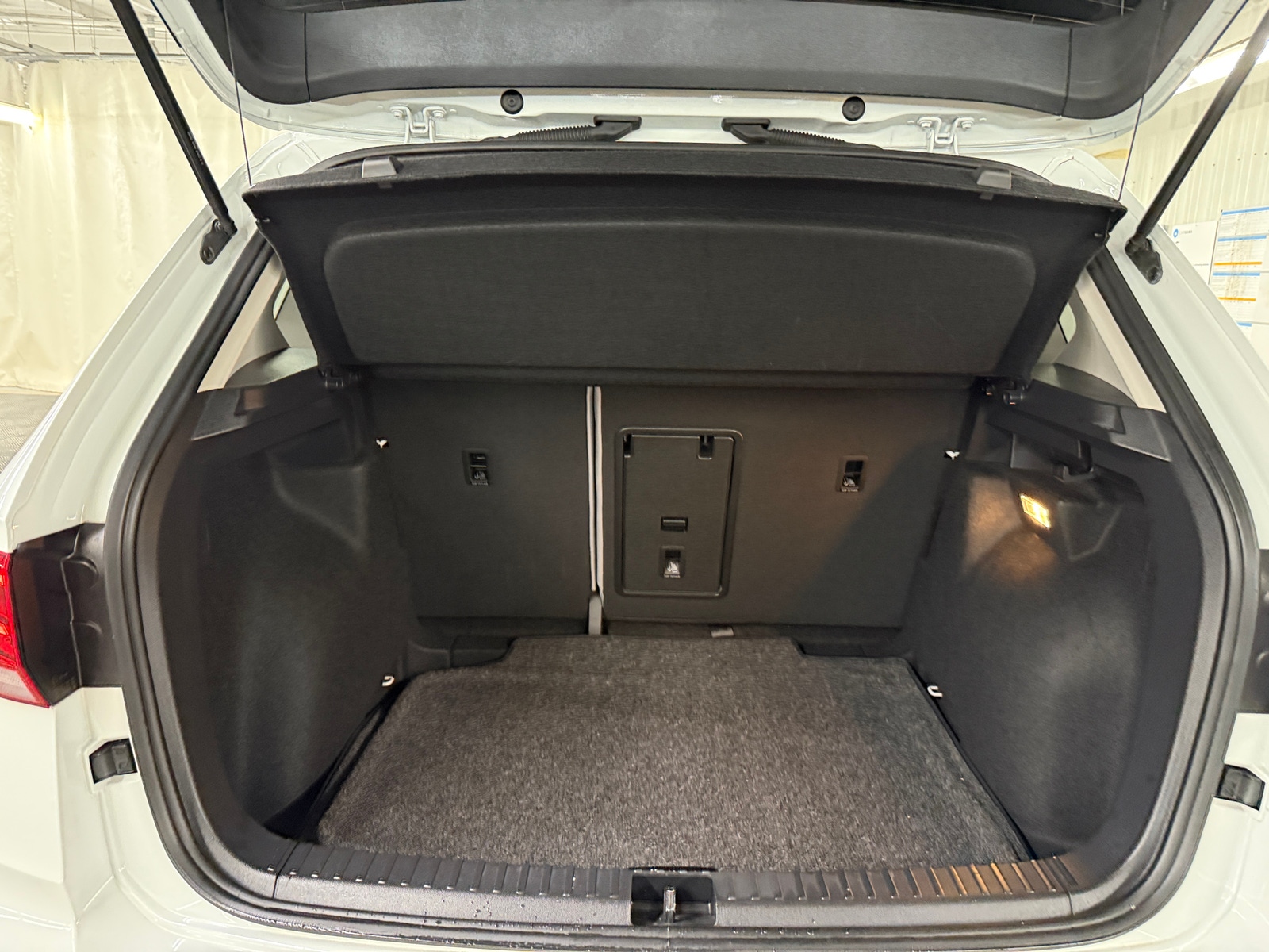 Thumbnail: 2023 Volkswagen Taos - 6