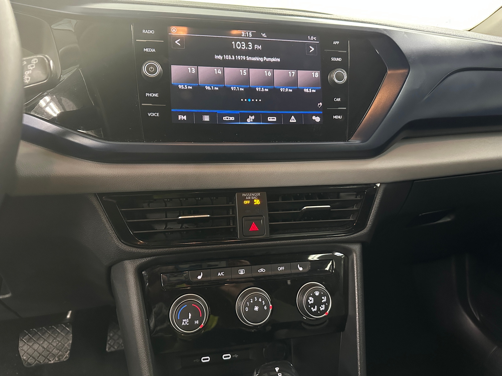 Thumbnail: 2023 Volkswagen Taos - 3